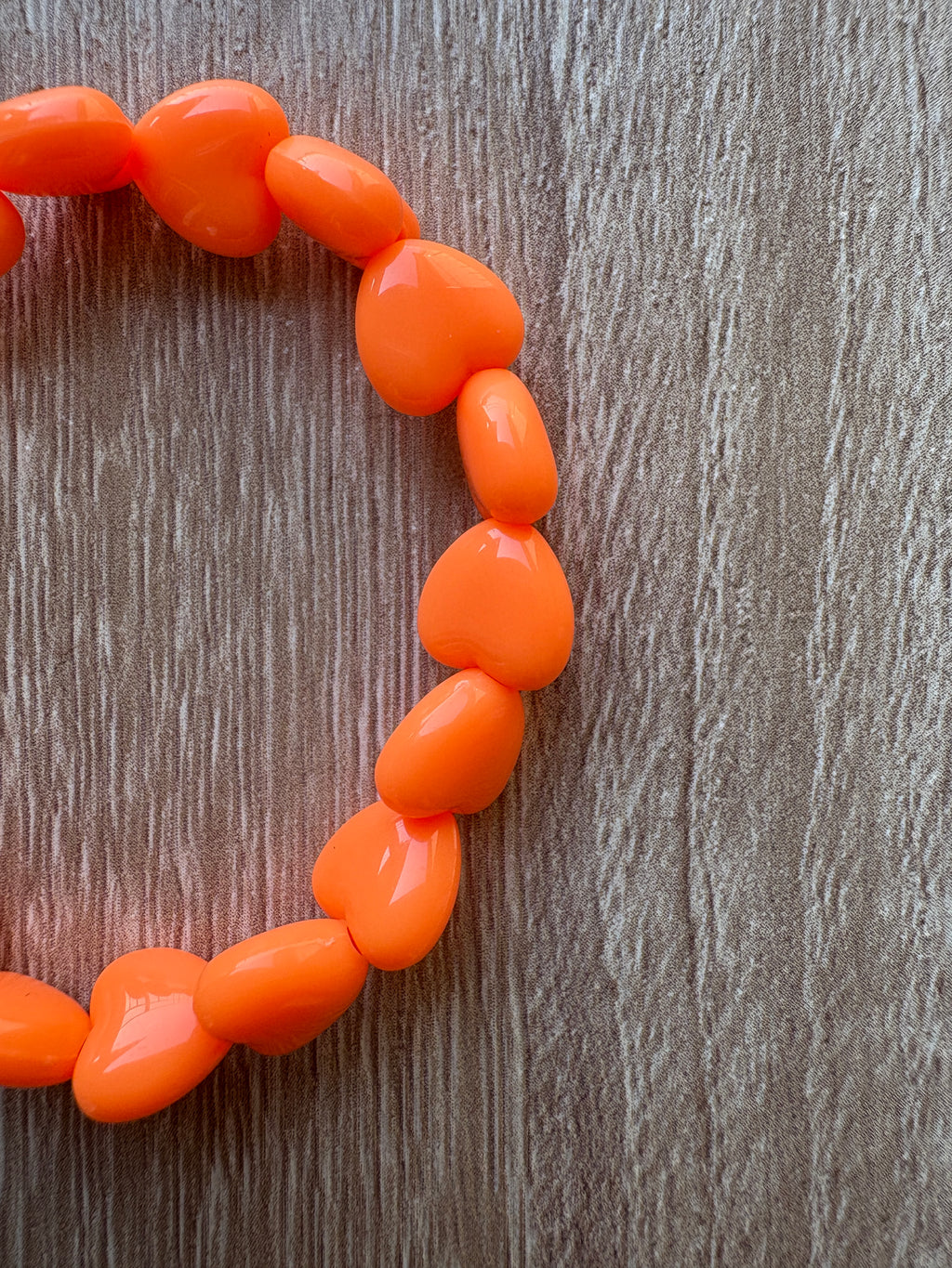Bracciale cuore arancio fluo