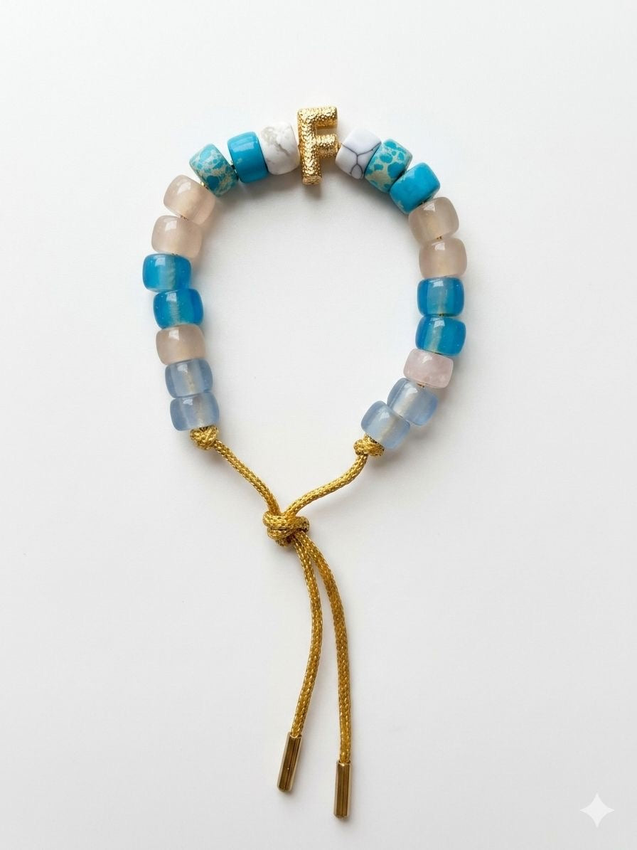 Bracciale beads colorati con iniziale