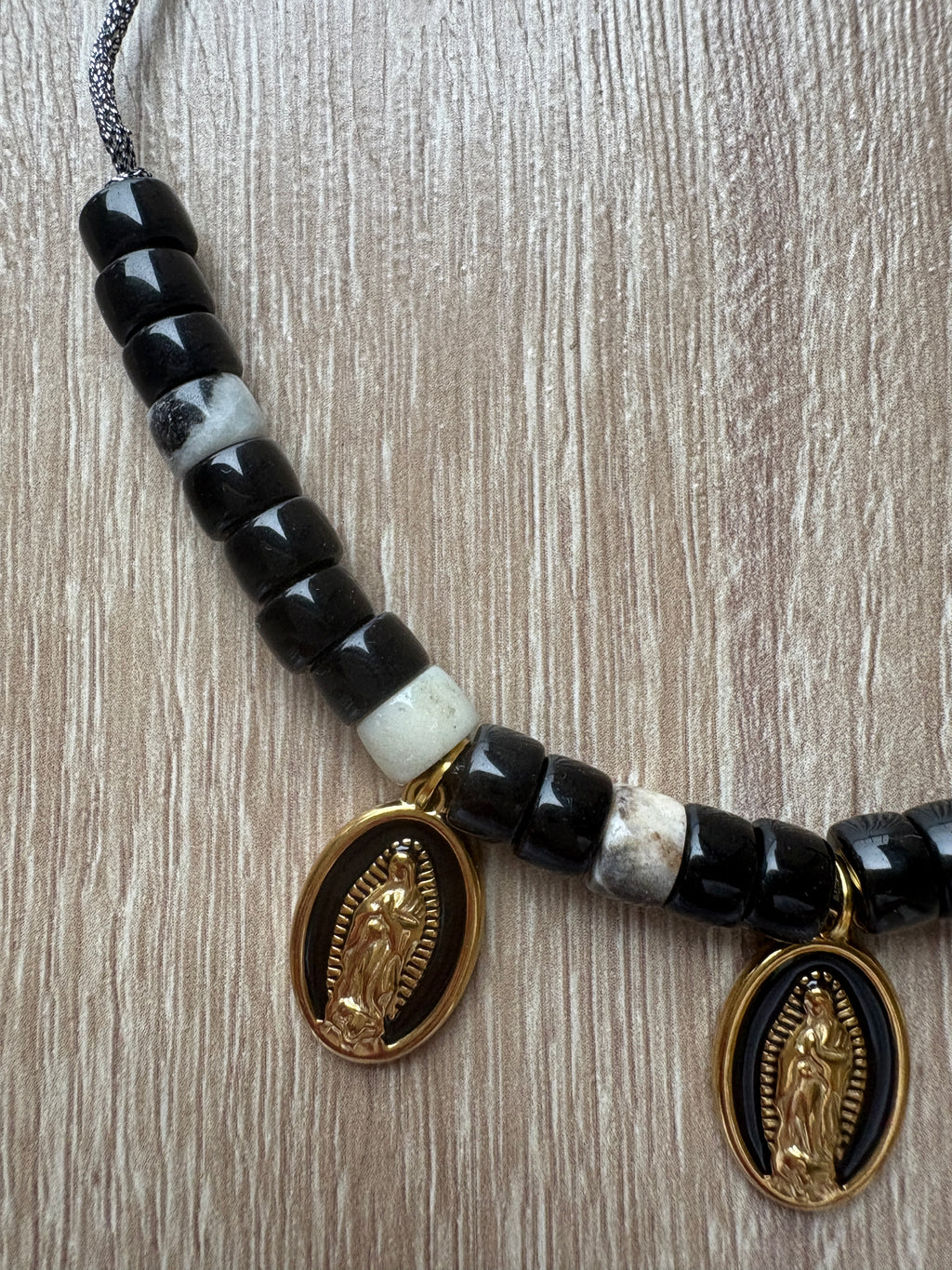 Collana beads e madonnine
