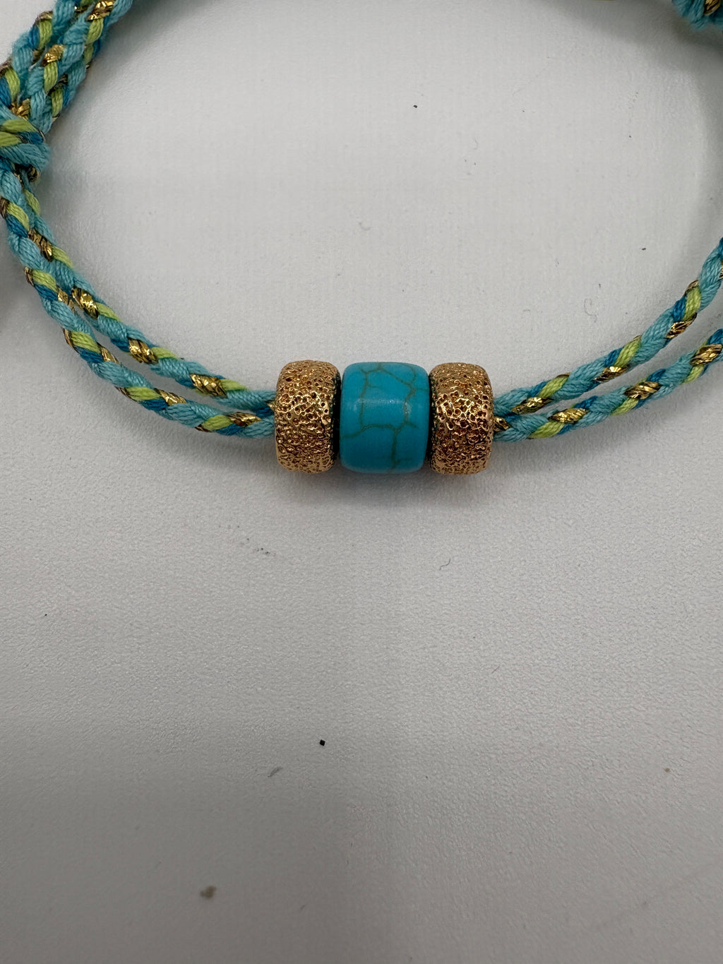 Bracciale con beads dorati e turchese