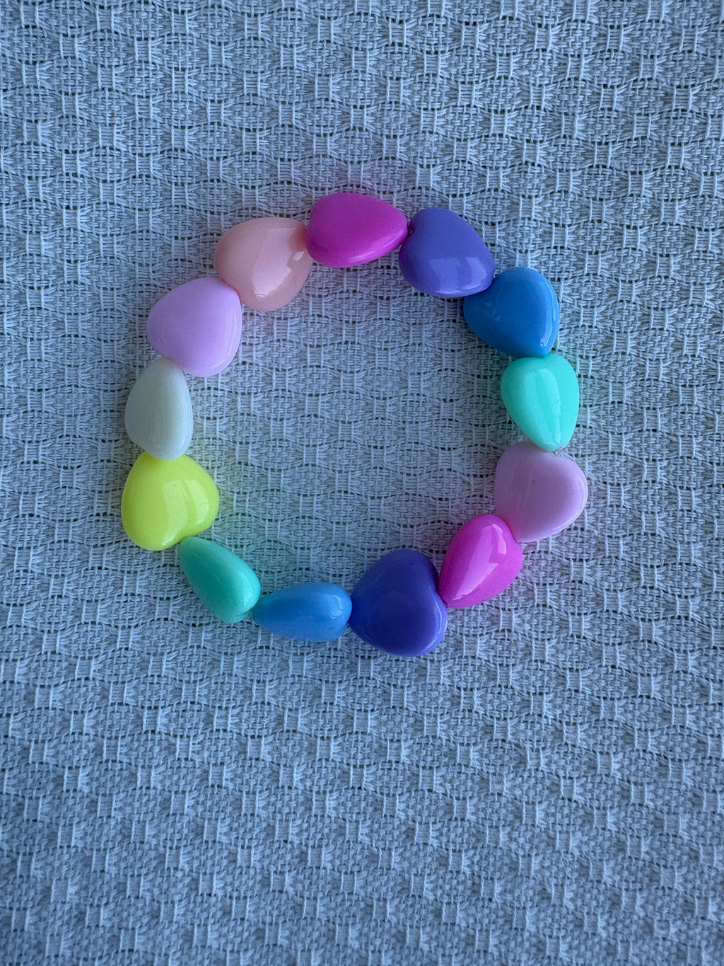 Bracciale cuori resina arcobaleno