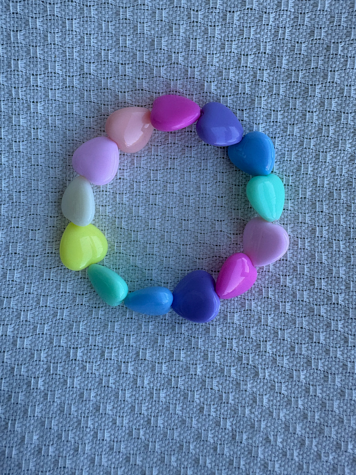 Bracciale cuori resina arcobaleno