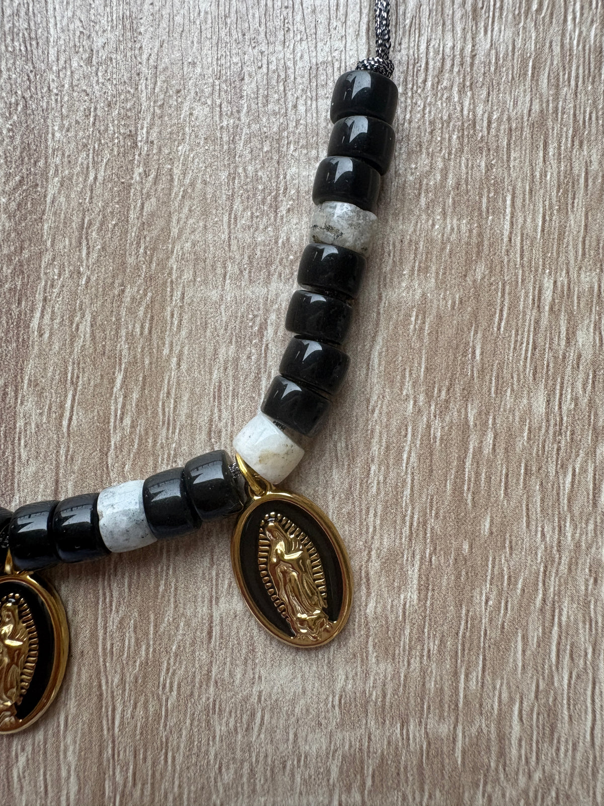 Collana beads e madonnine