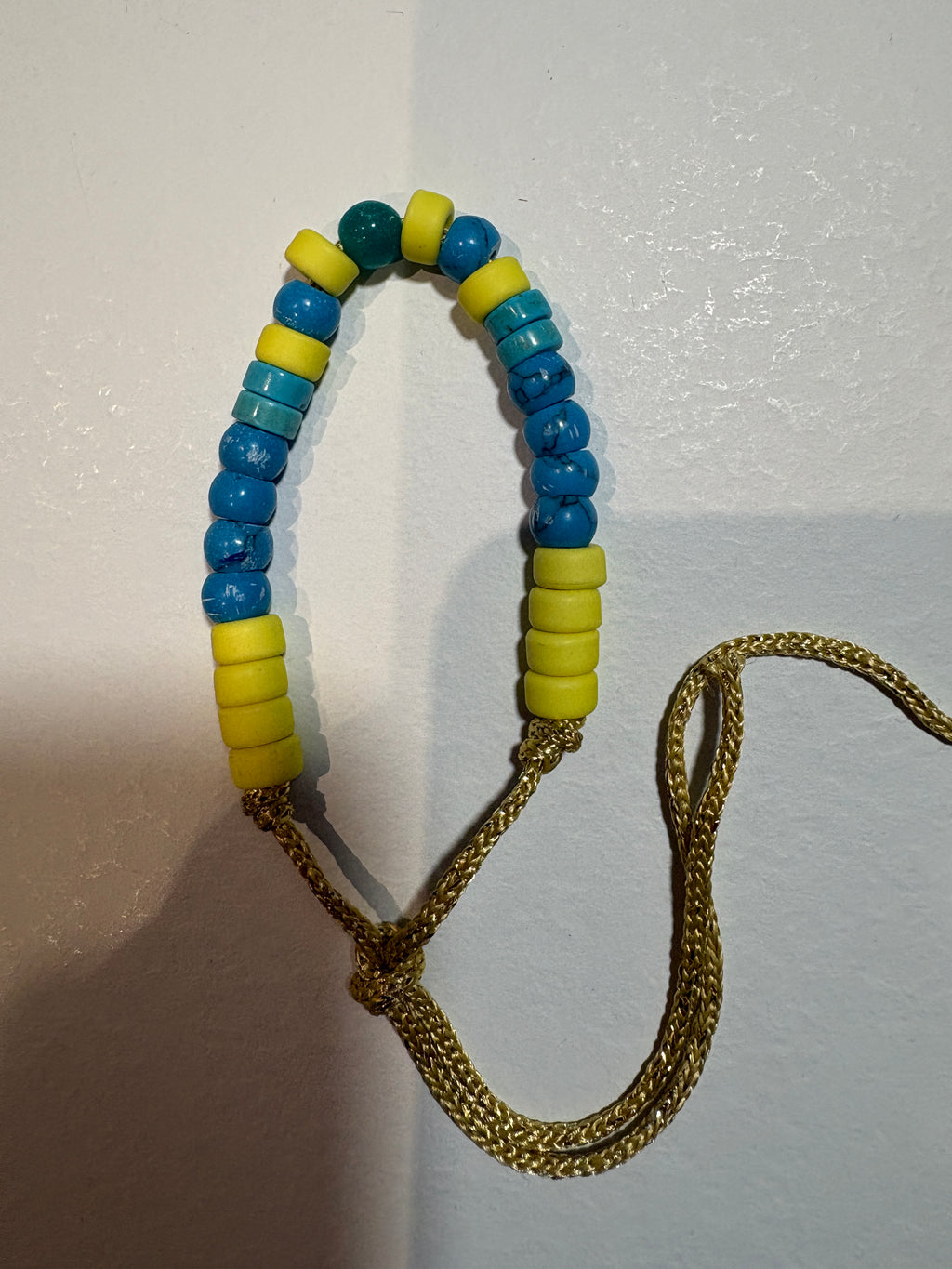 Bracciale con beads colorati