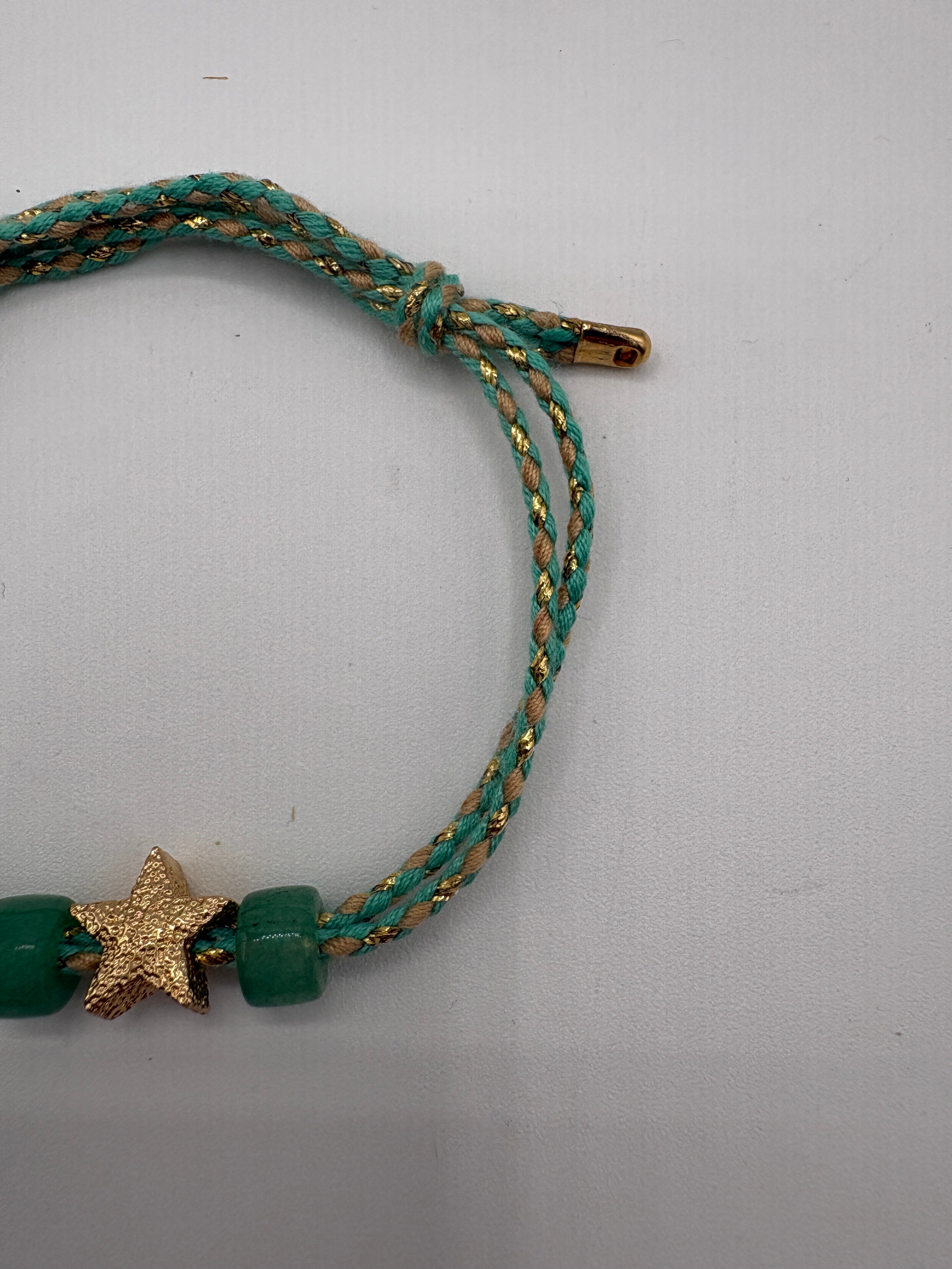 Bracciale beads colorati con stella dorata