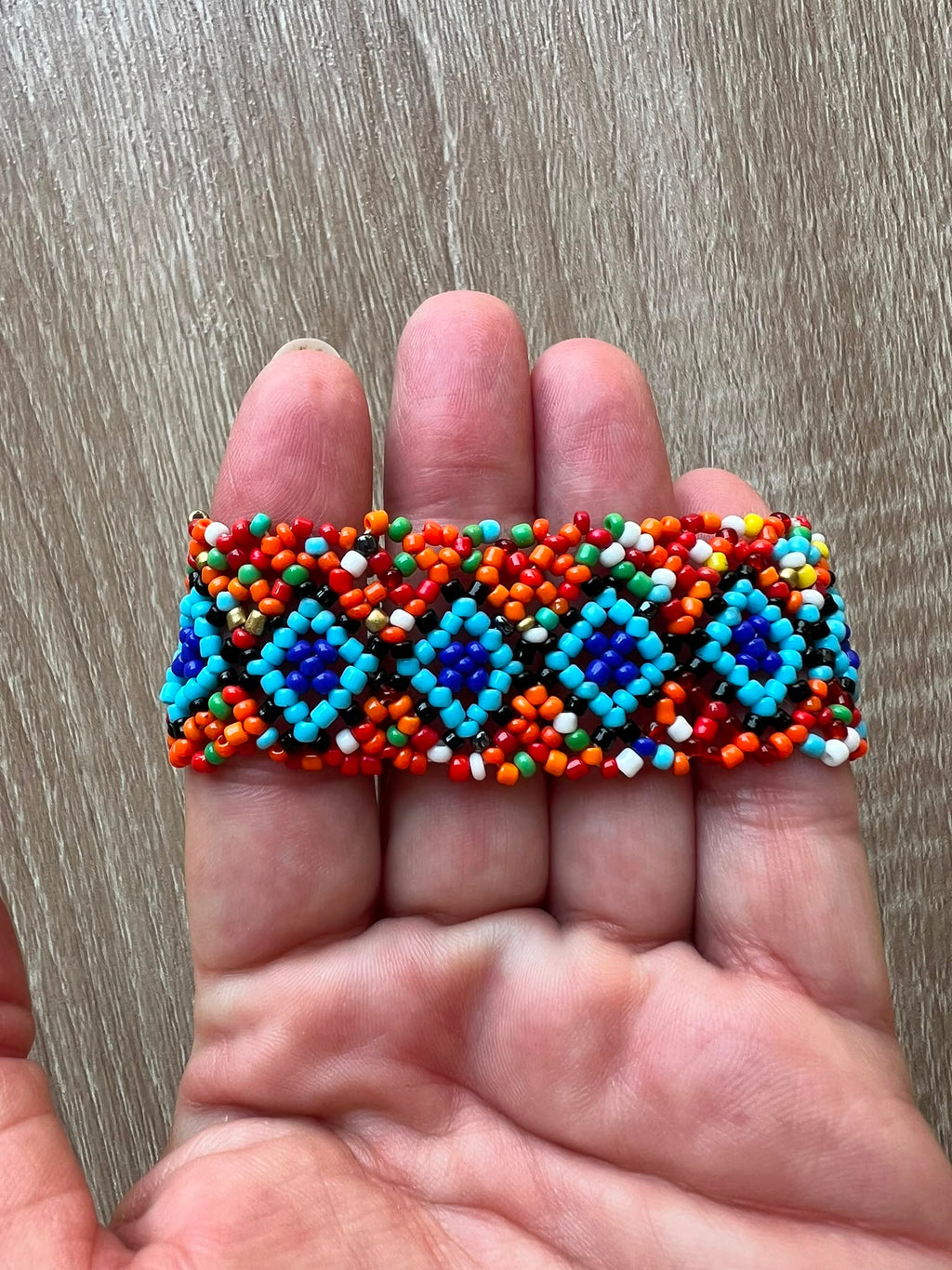Bracciale ricamato perline
