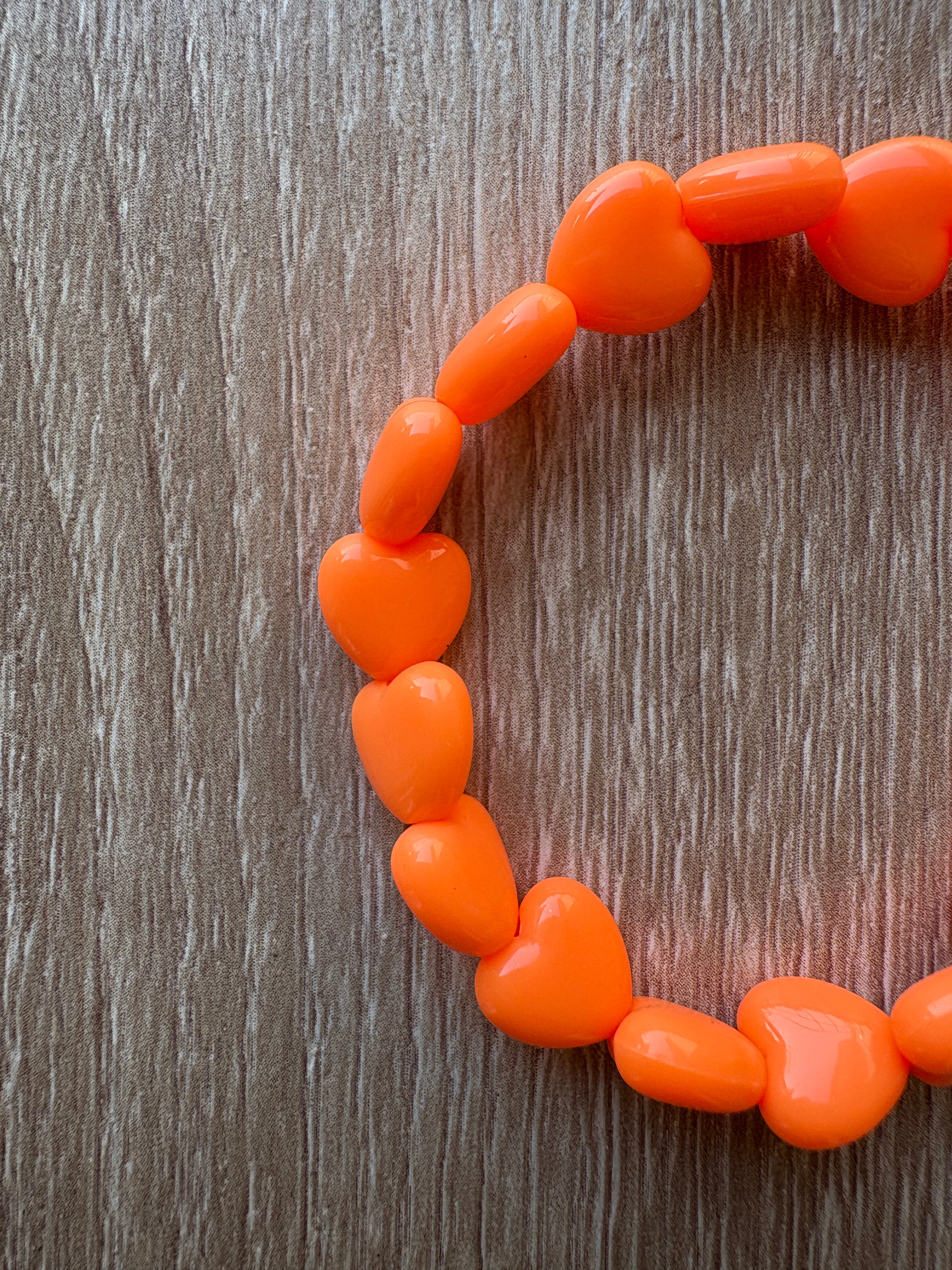 Bracciale cuore arancio fluo