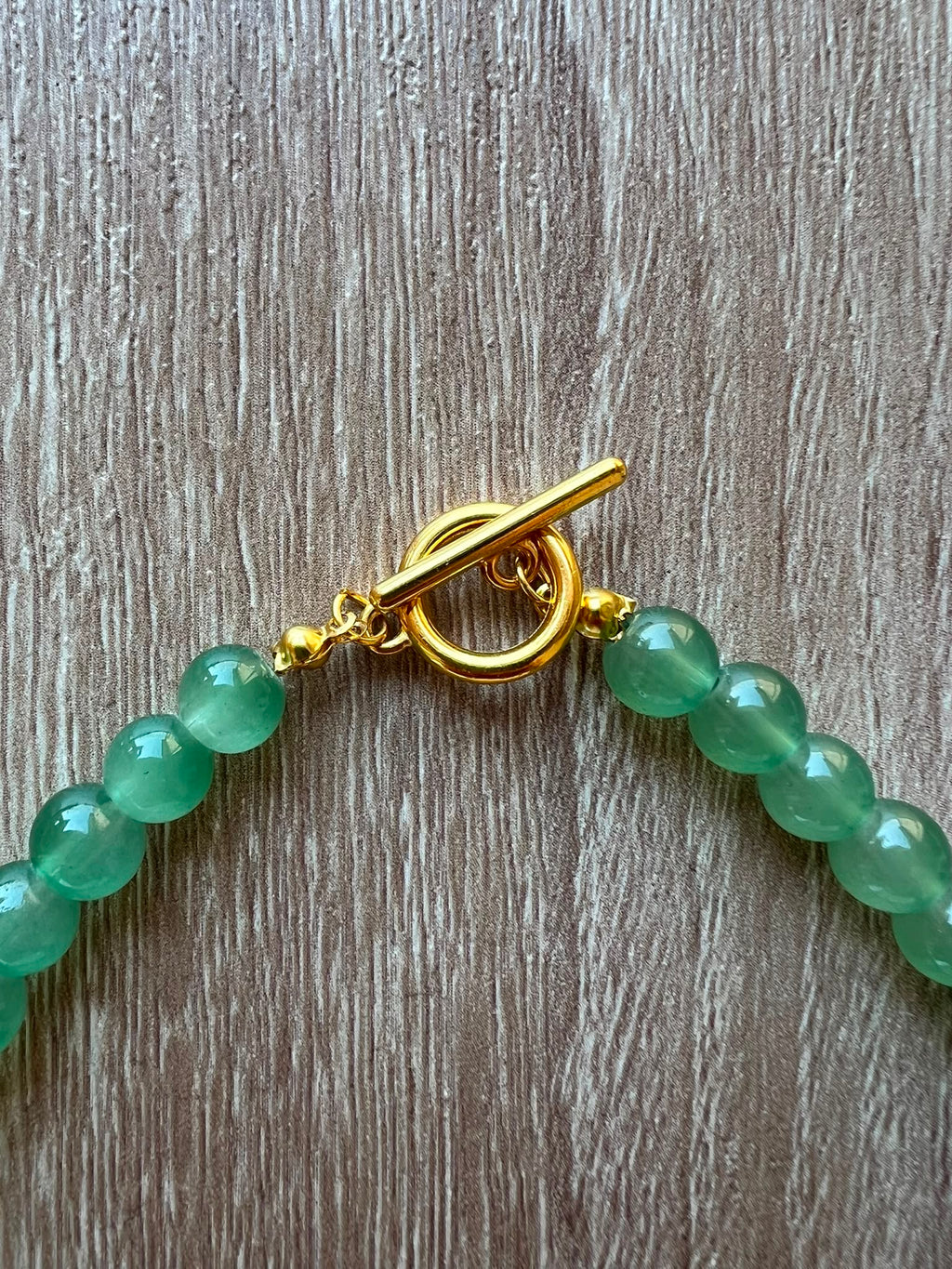 Collana in resina verde