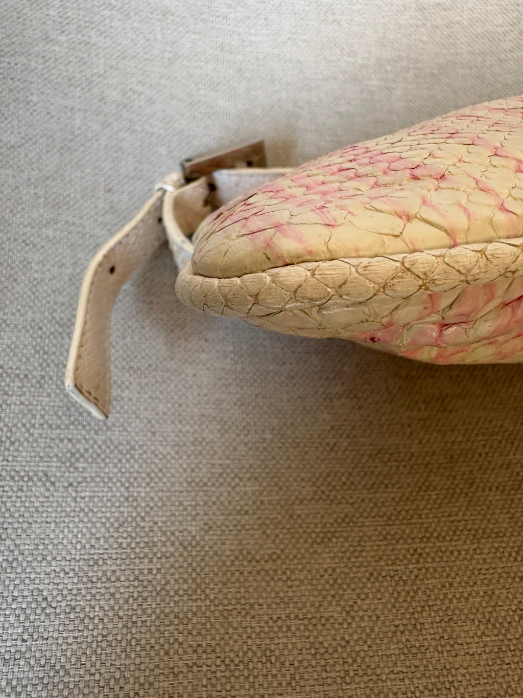 Fendi borsa a spalla in pitone sfumato
