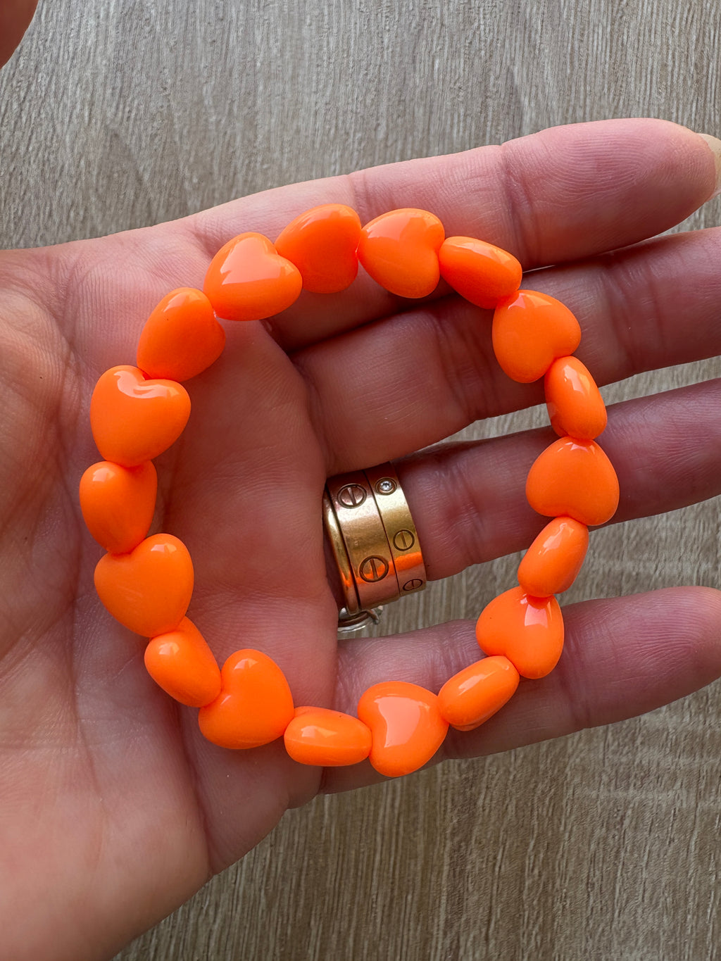 Bracciale cuore arancio fluo