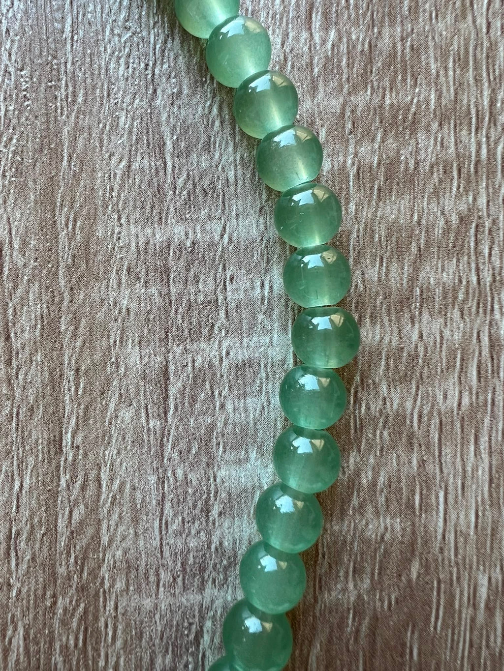 Collana in resina verde