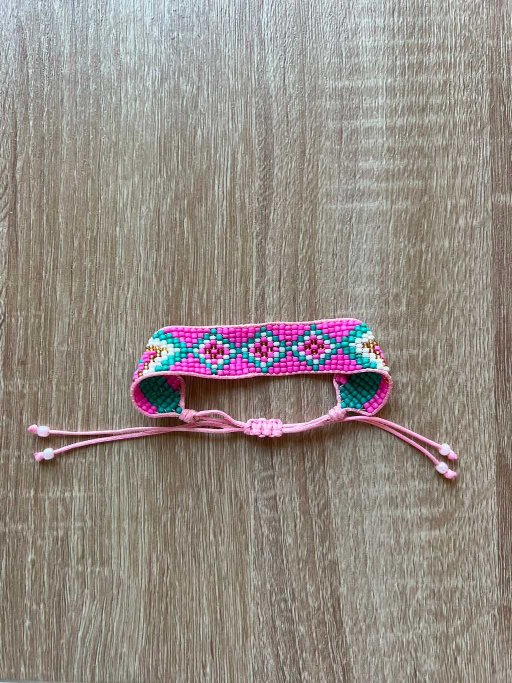 Bracciale in perline ricamato