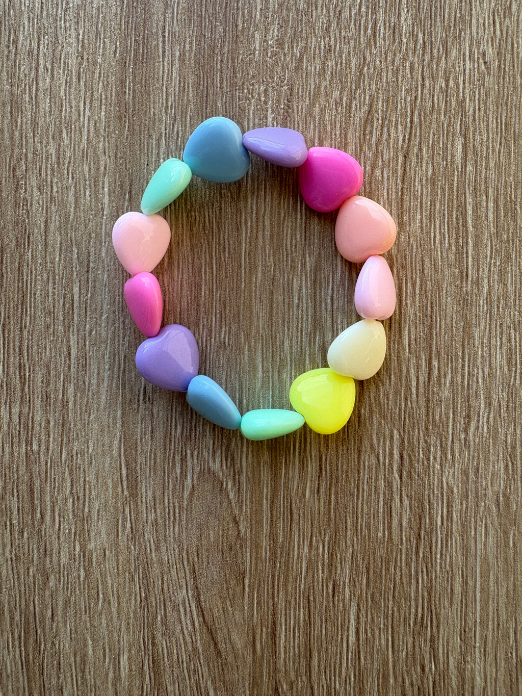 Bracciale cuori resina arcobaleno