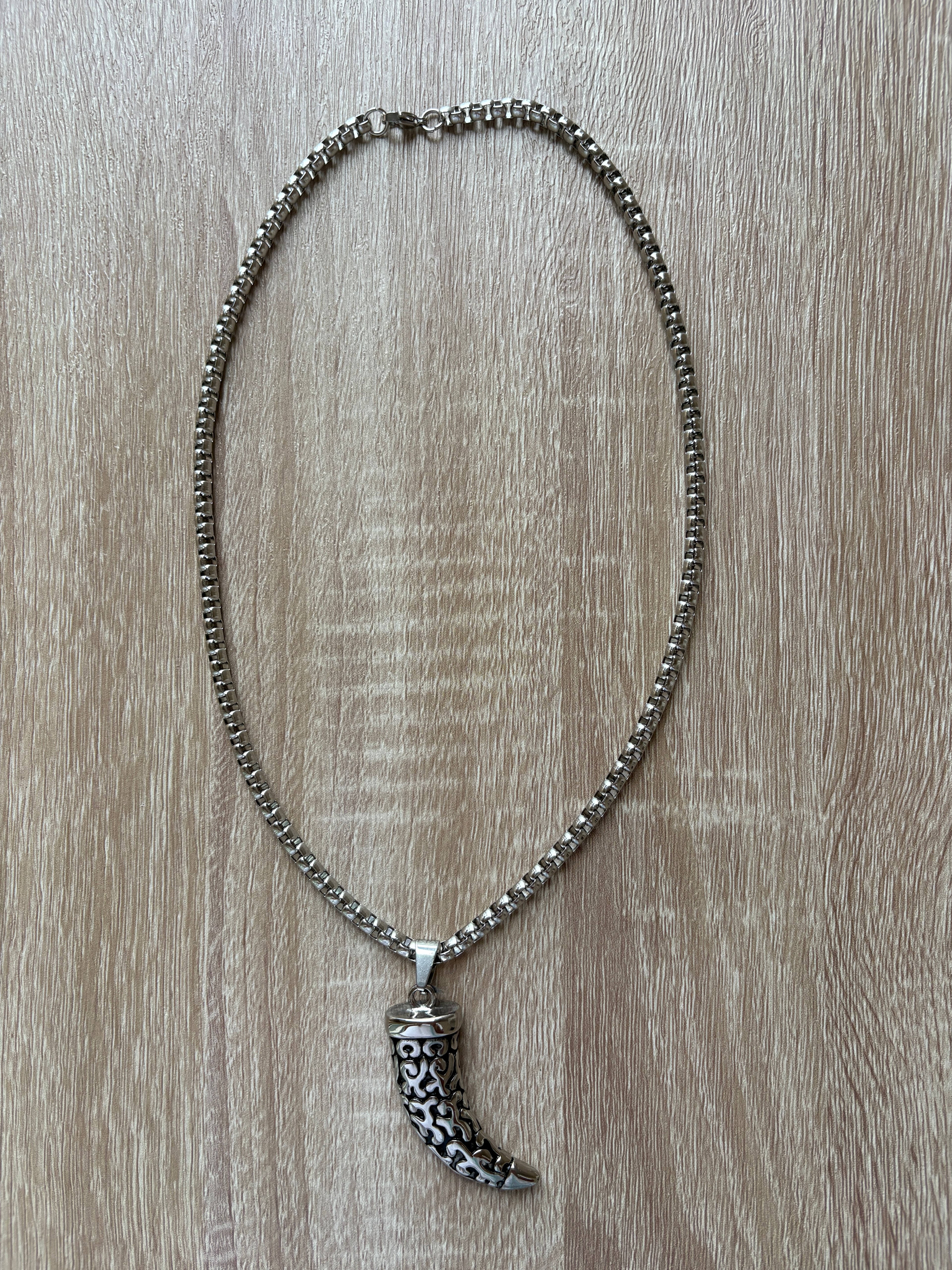 Collana corno in acciaio