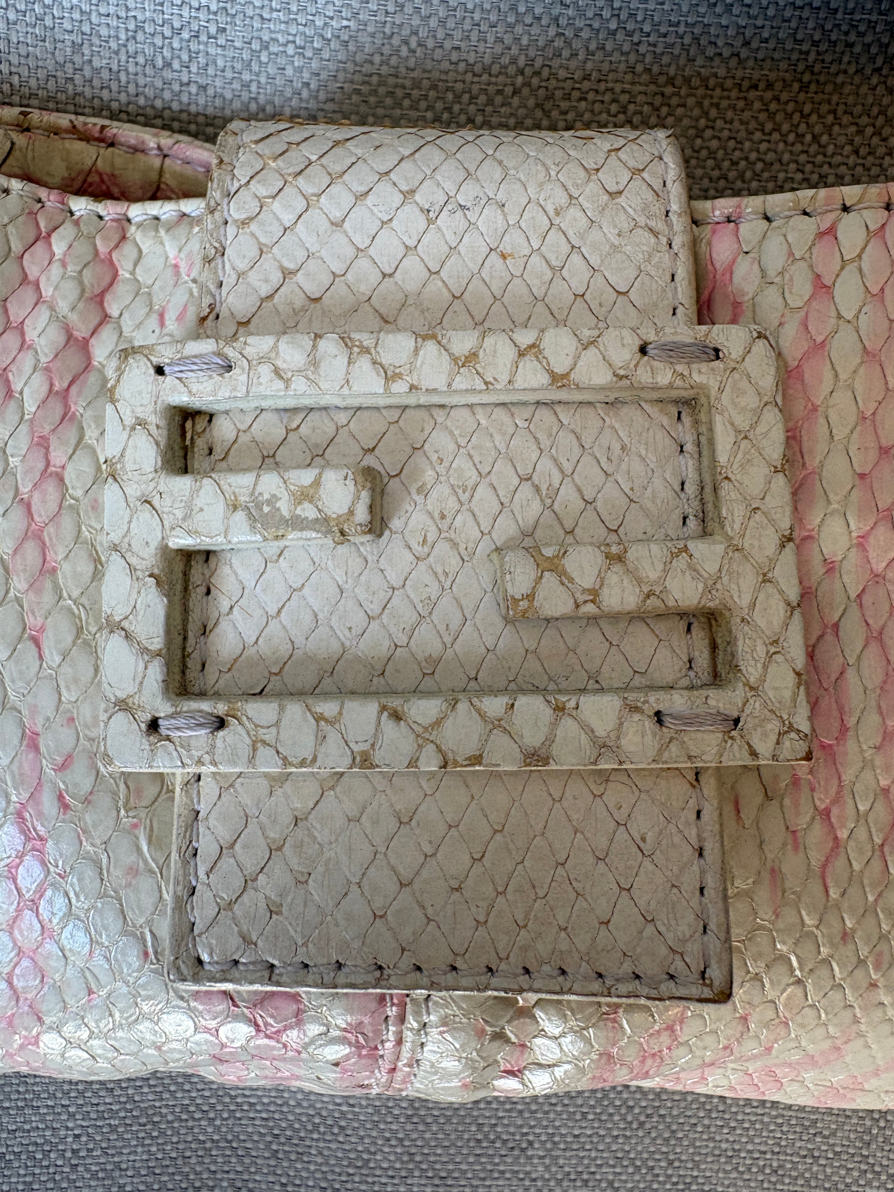 Fendi borsa a spalla in pitone sfumato