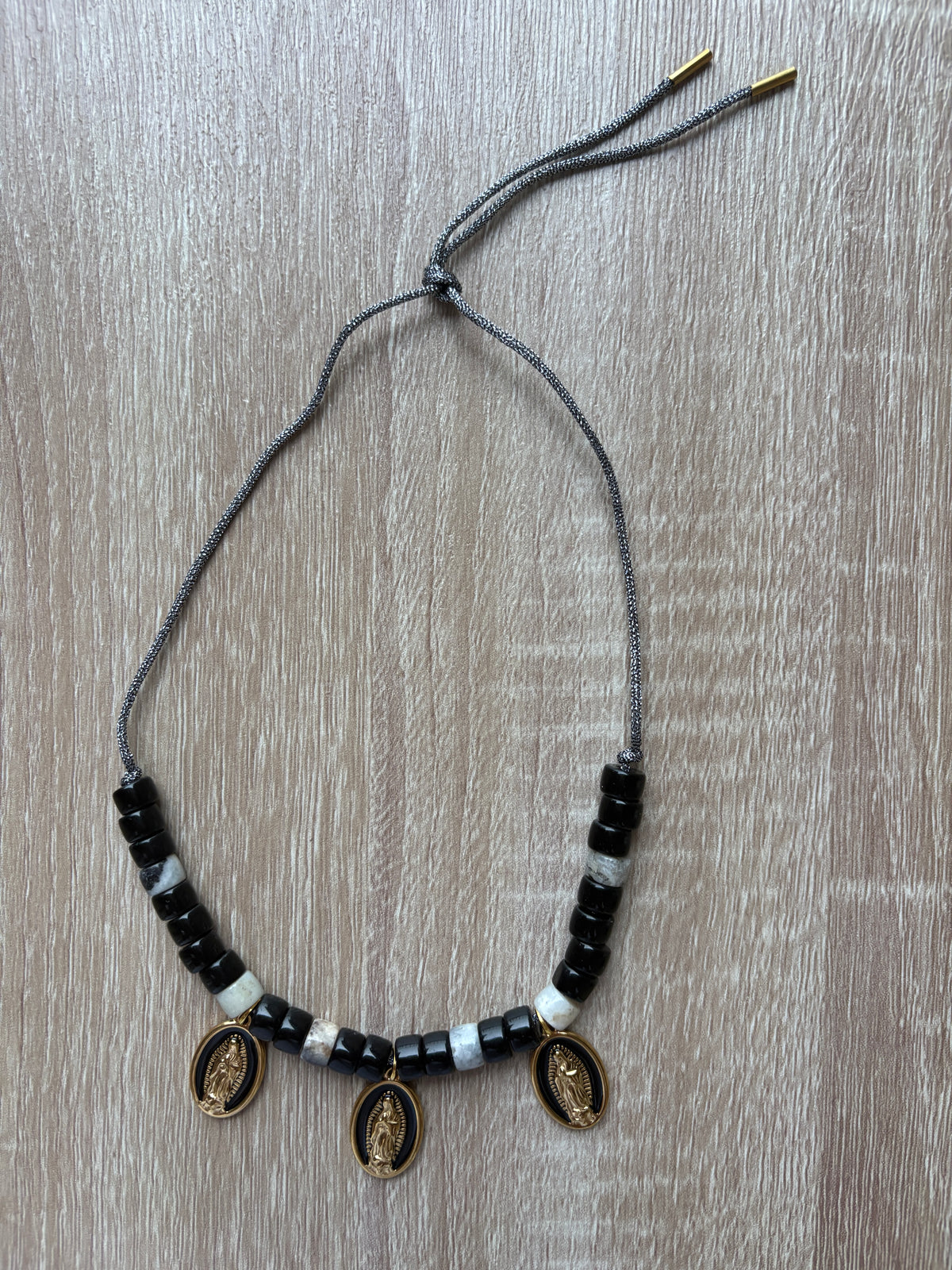 Collana beads e madonnine
