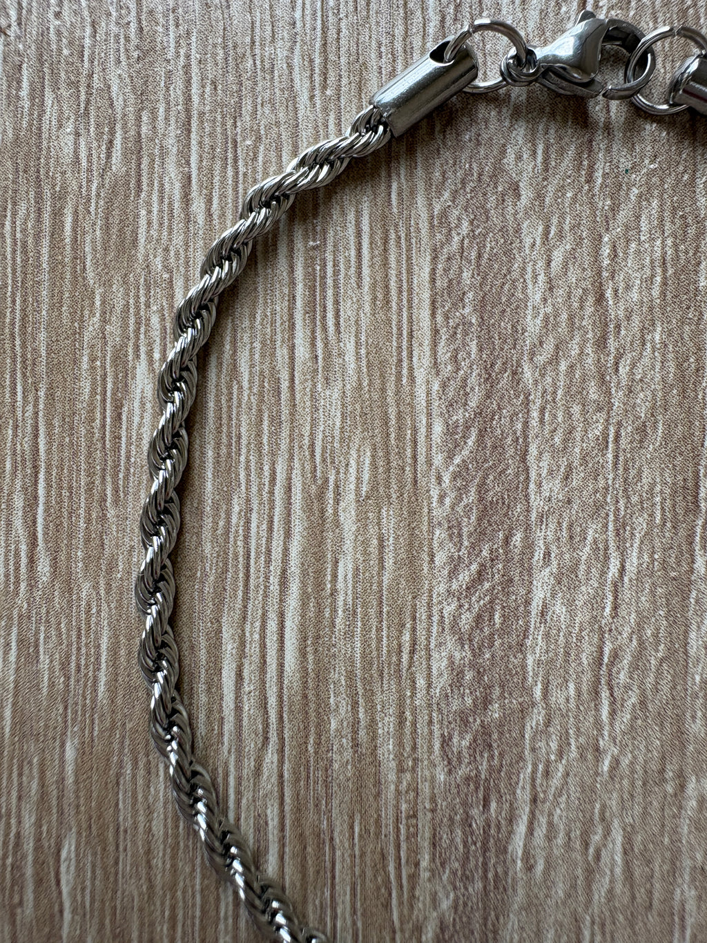 Bracciale maglia marina con corno fucsia
