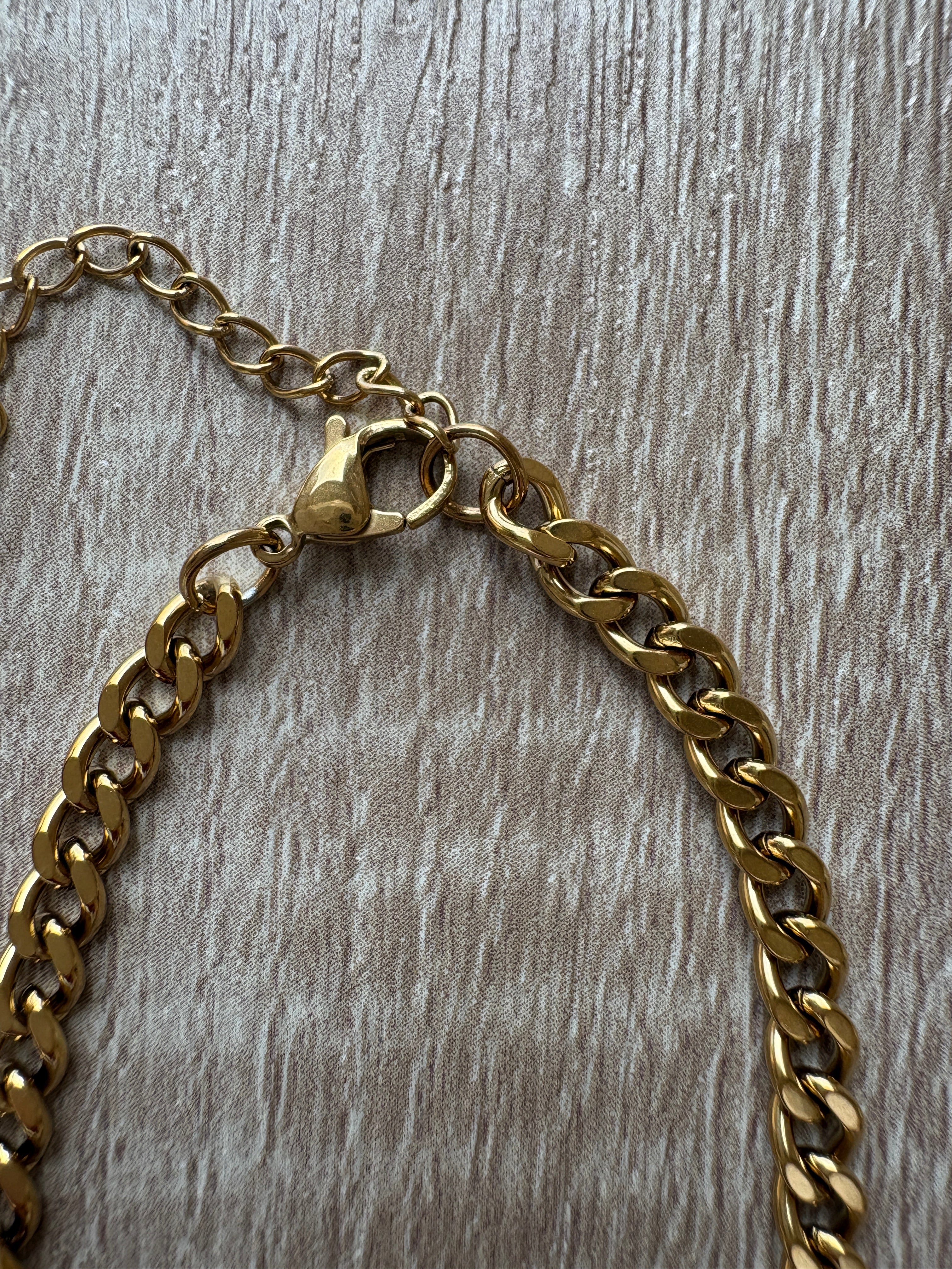 Bracciale in acciaio con cuore di strass