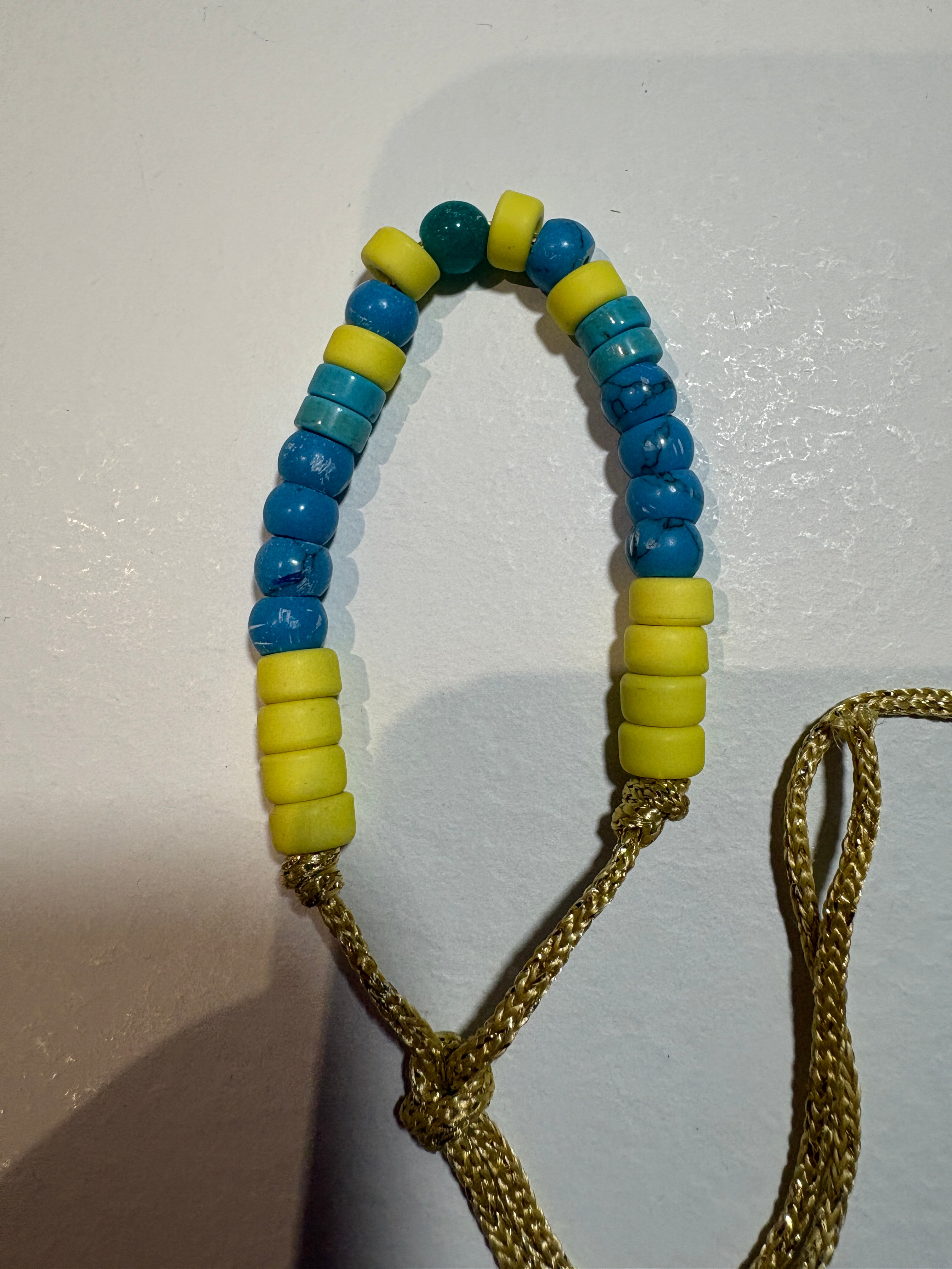 Bracciale con beads colorati