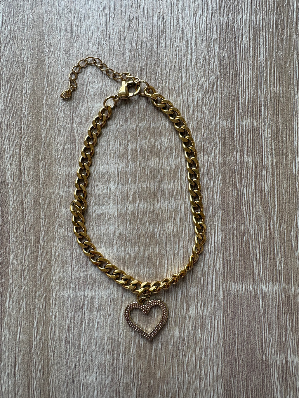 Bracciale in acciaio con cuore di strass