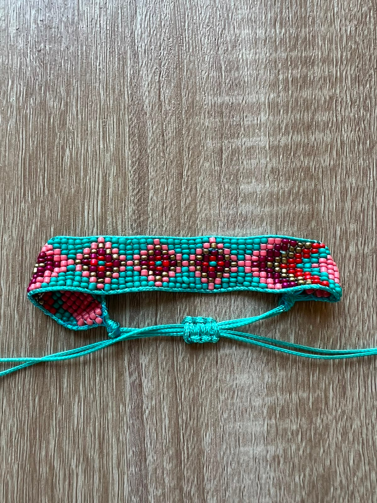 Bracciale perline ricamato