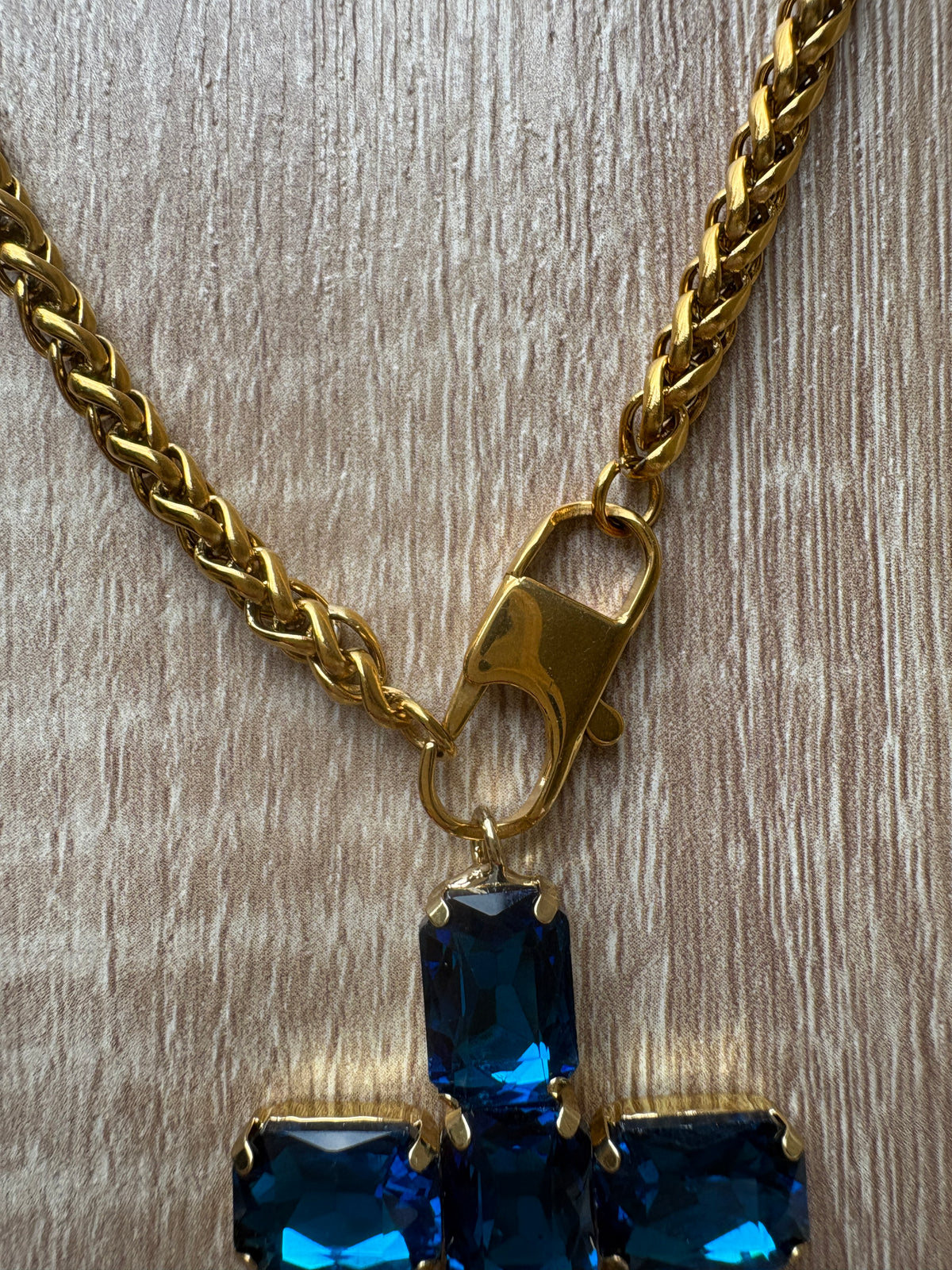 Collana in acciaio con maxi croce