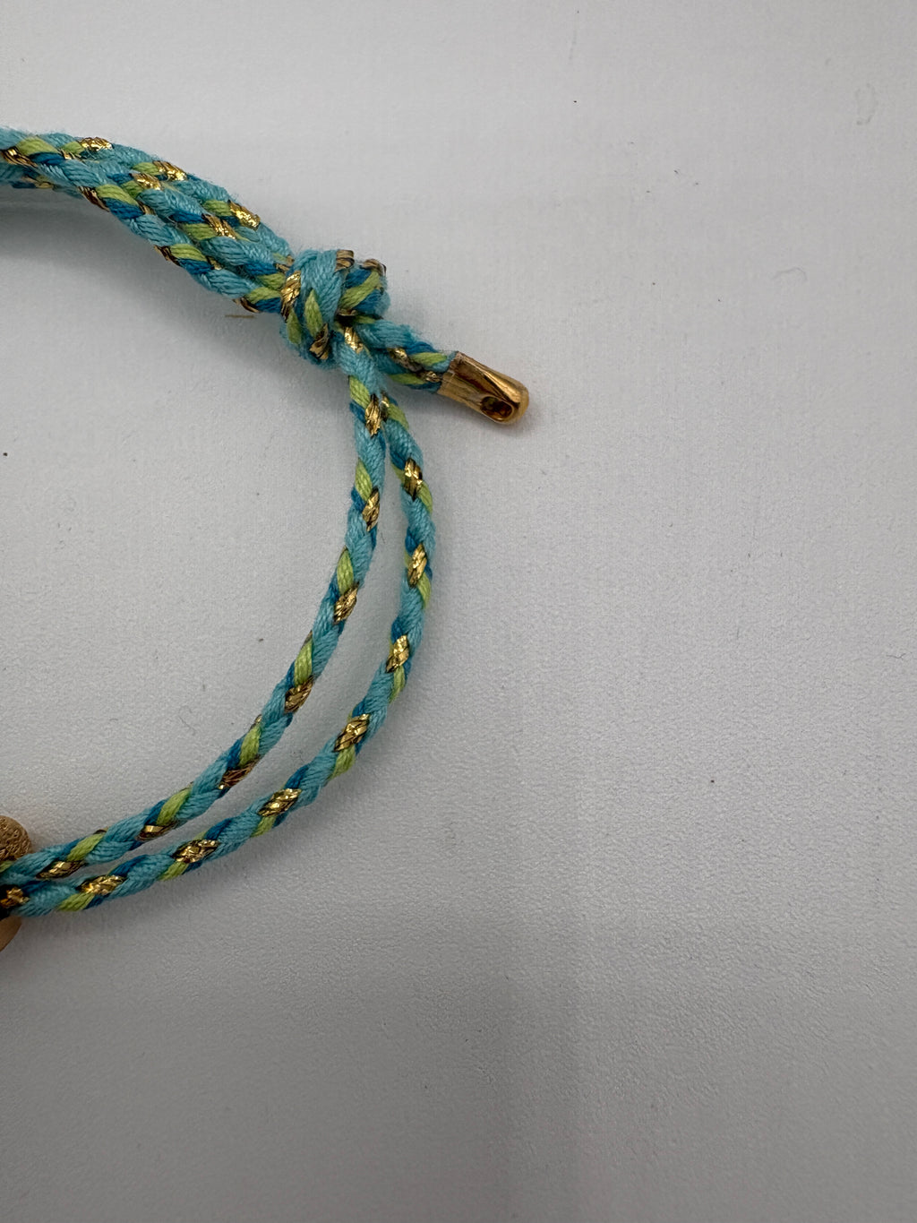 Bracciale con beads dorati e turchese
