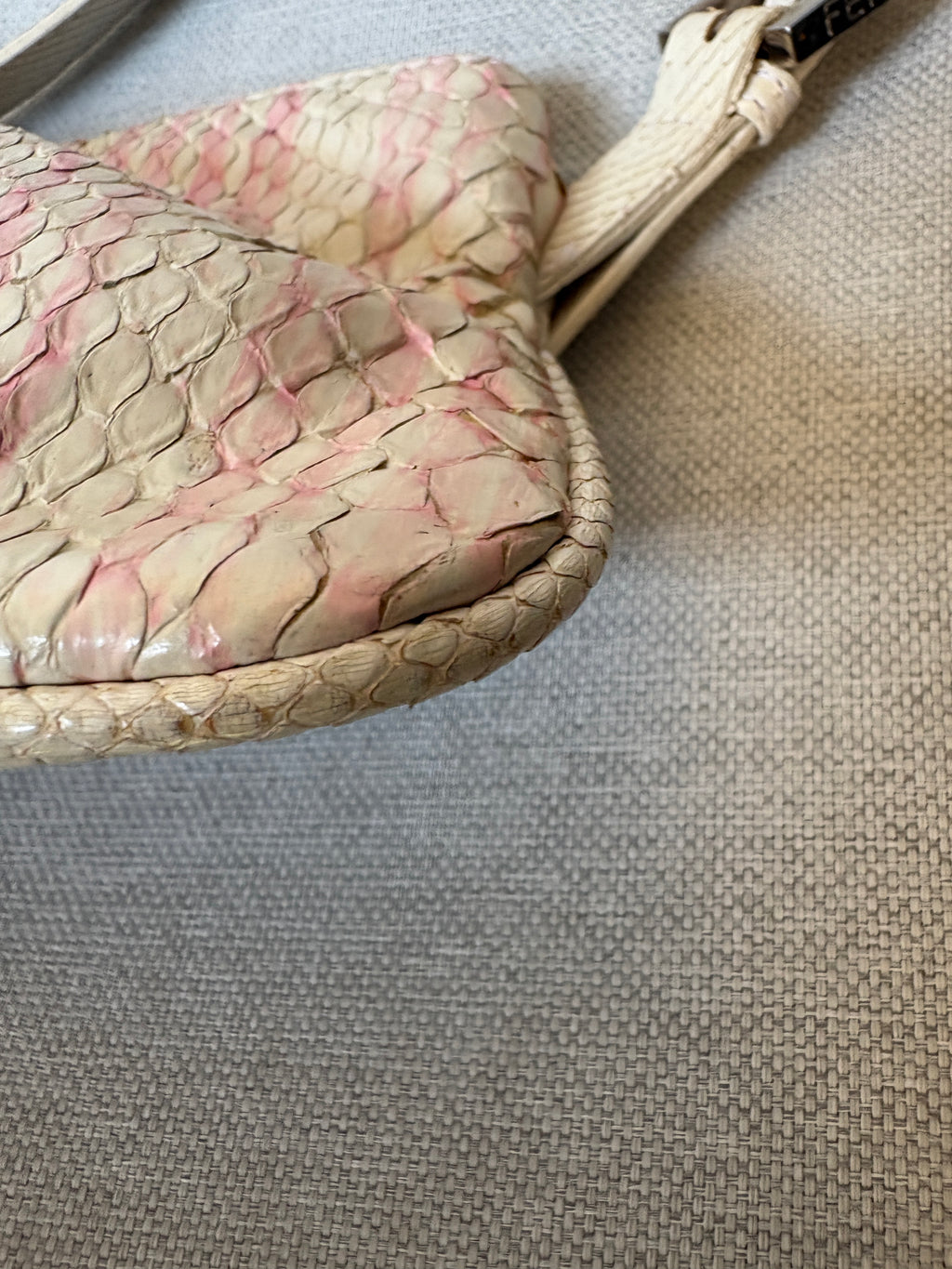 Fendi borsa a spalla in pitone sfumato
