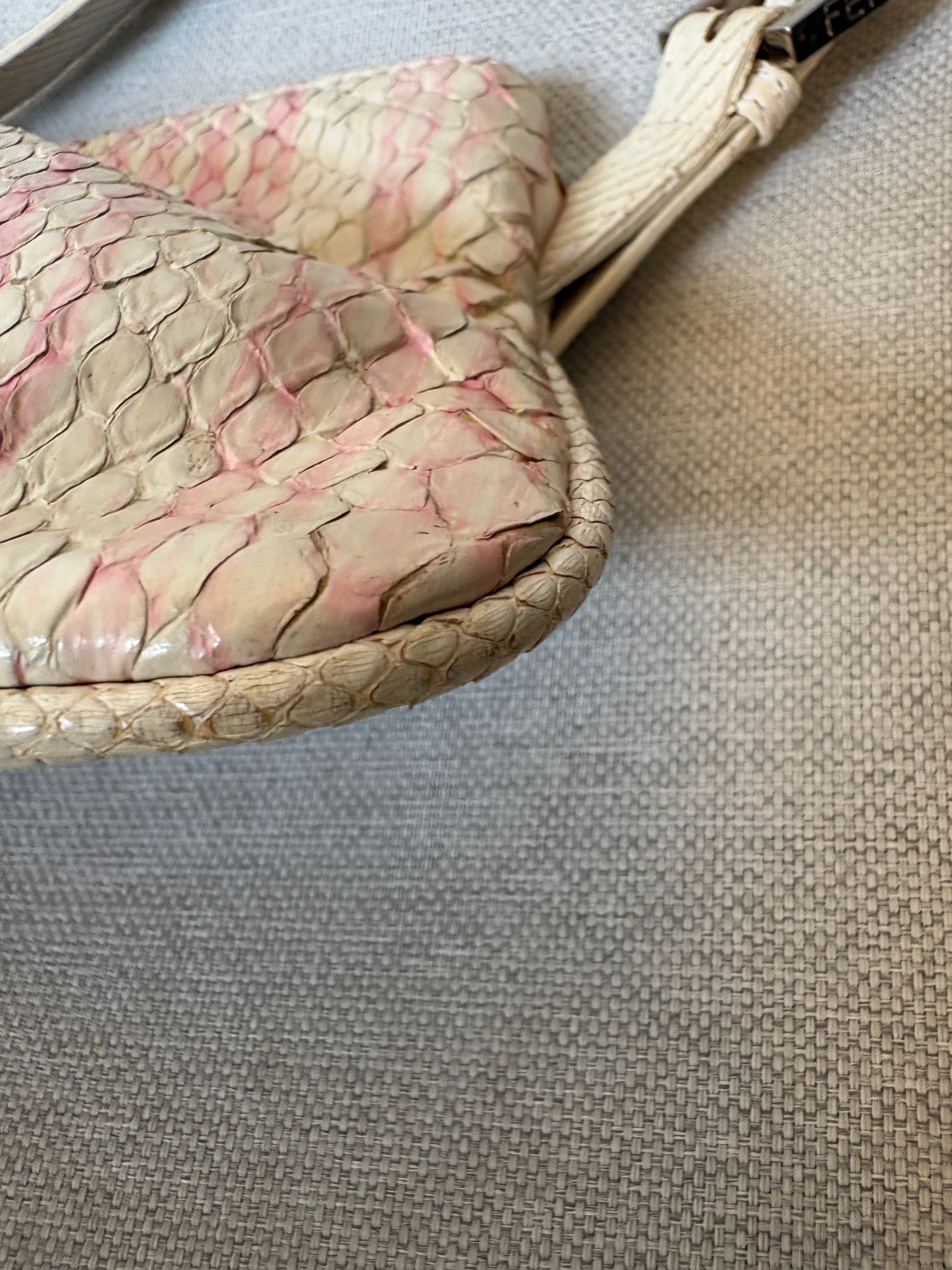 Fendi borsa a spalla in pitone sfumato