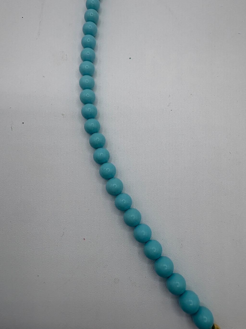 Collana in pasta di turchese con ciondolo a croce di strass