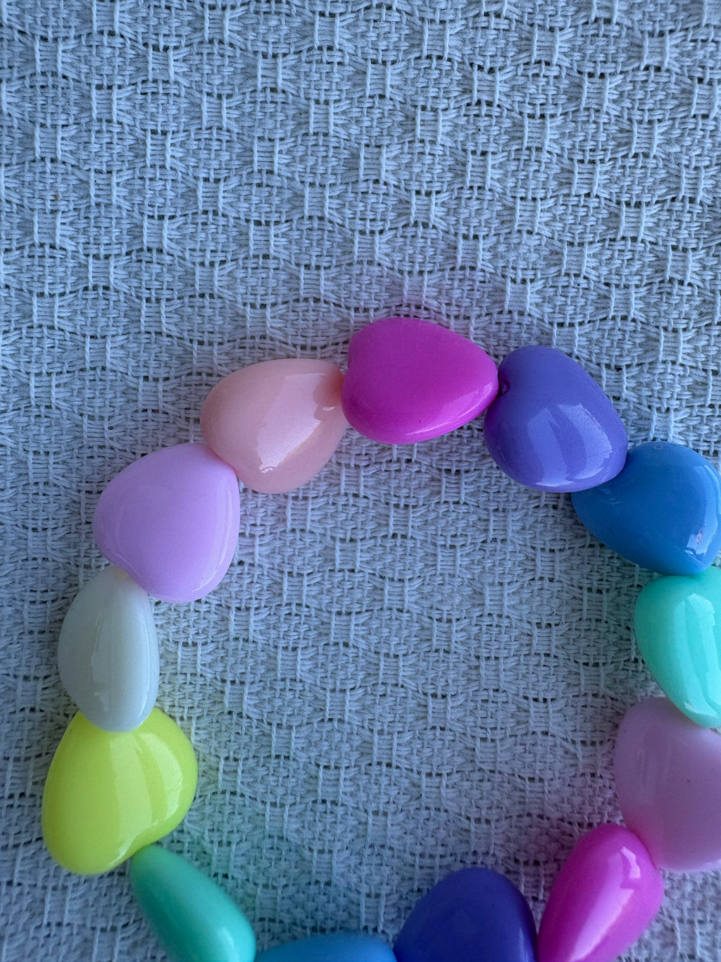 Bracciale cuori resina arcobaleno