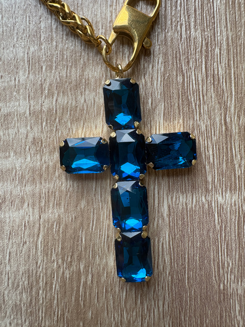 Collana in acciaio con maxi croce