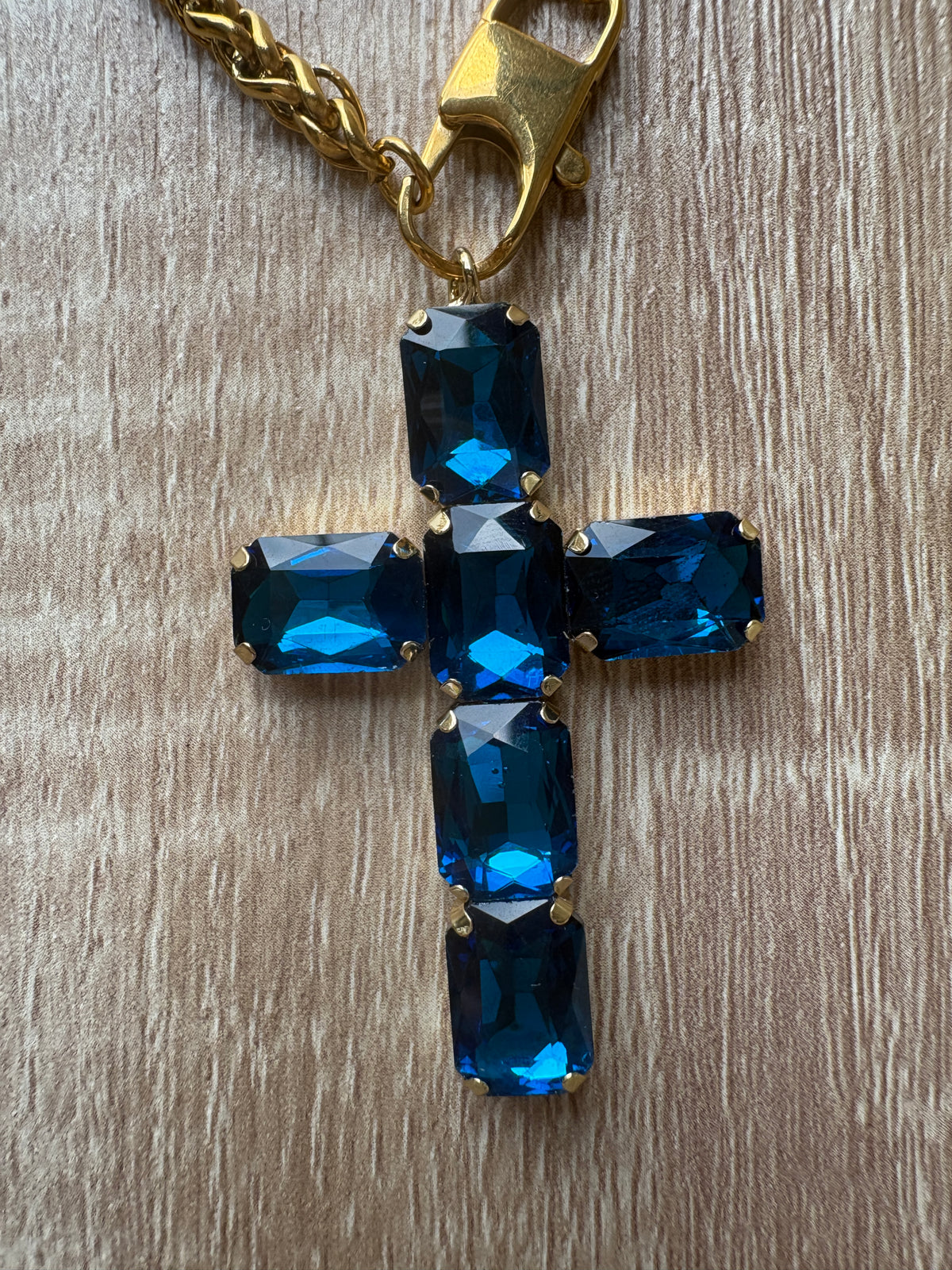 Collana in acciaio con maxi croce