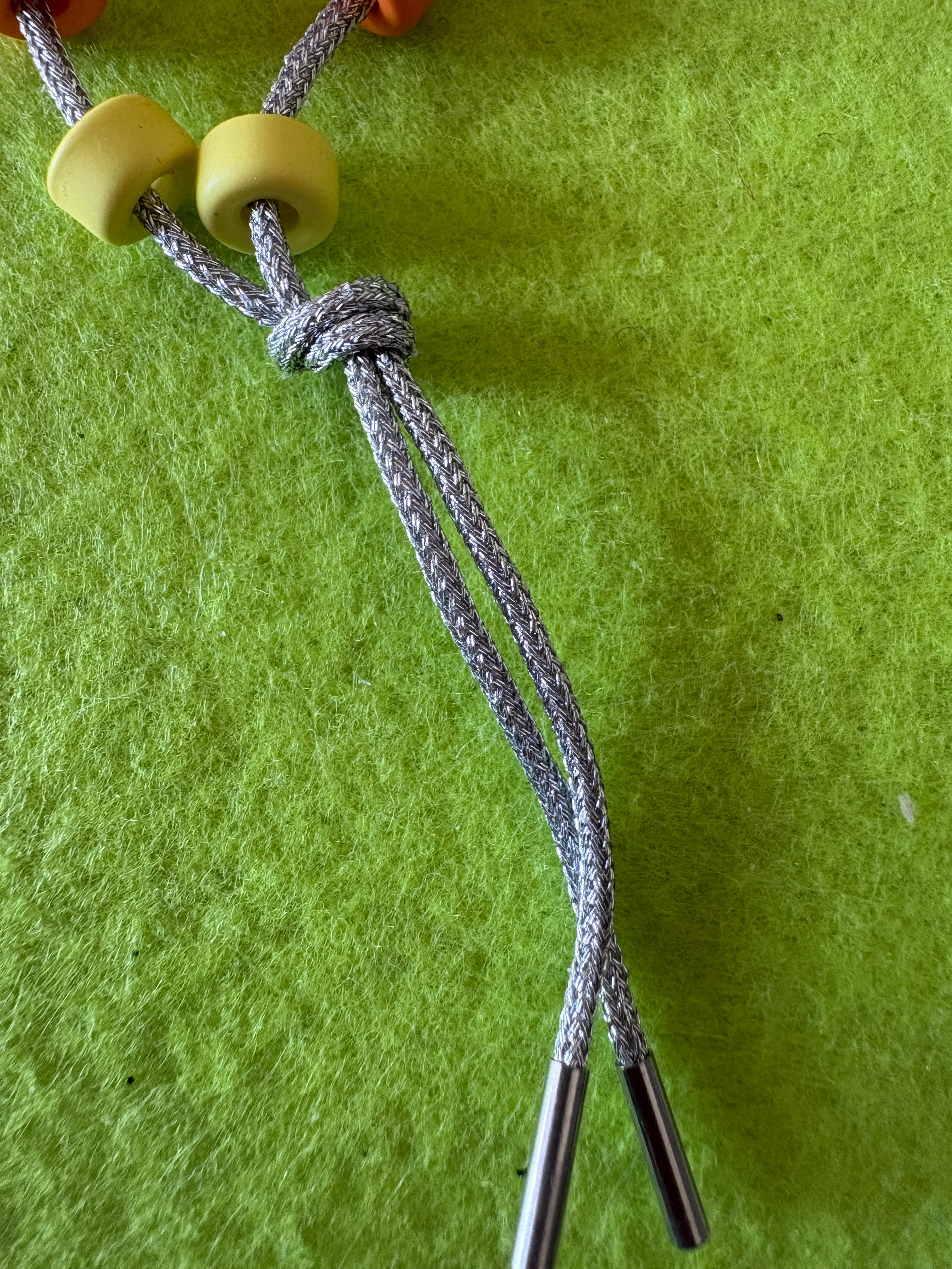 Bracciale con beads colorati