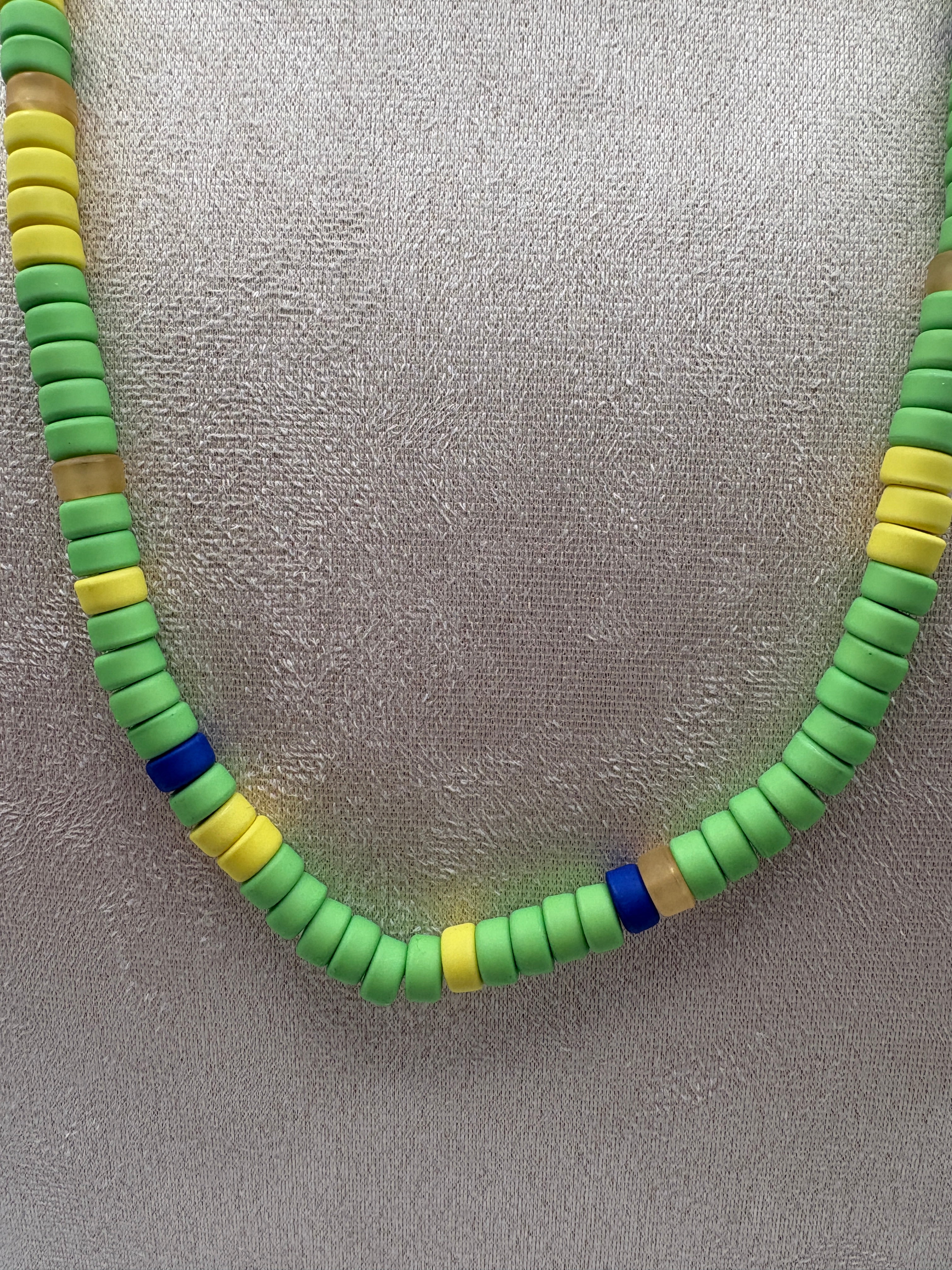 Collana con beads colorati