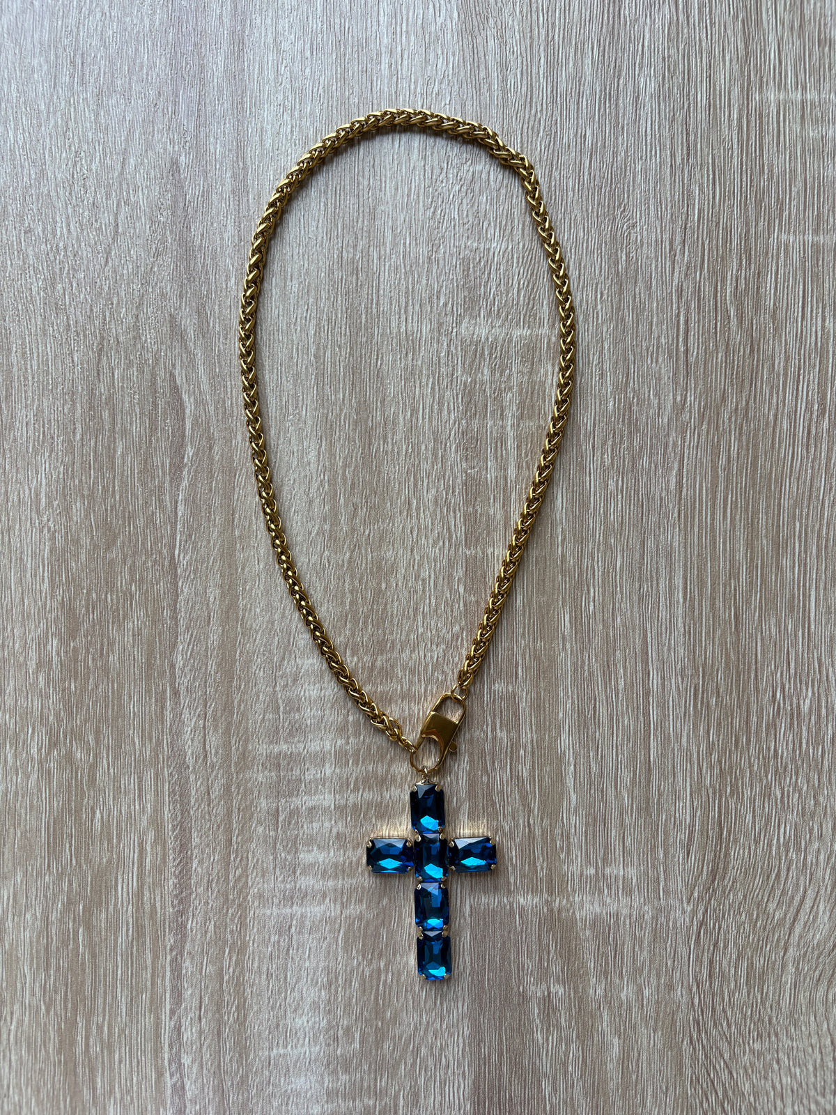 Collana in acciaio con maxi croce