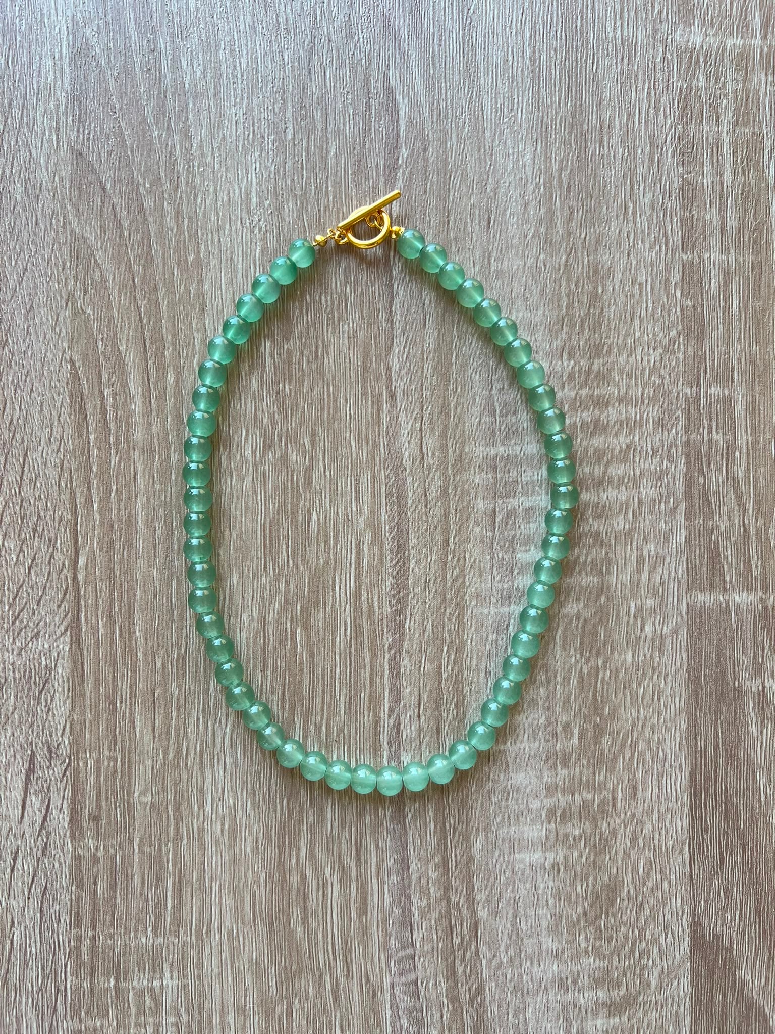Collana in resina verde