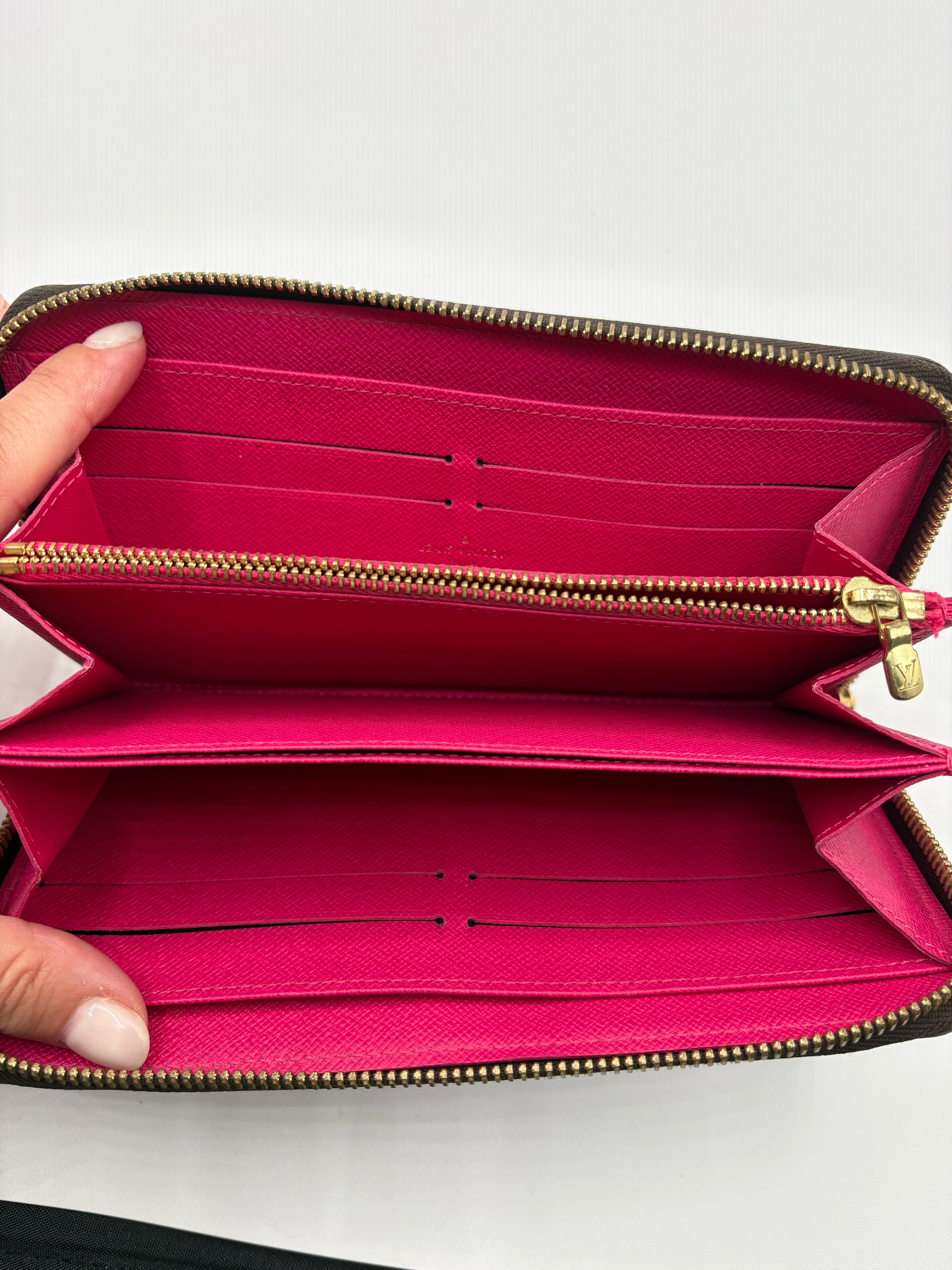 Louis Vuitton zippy limited