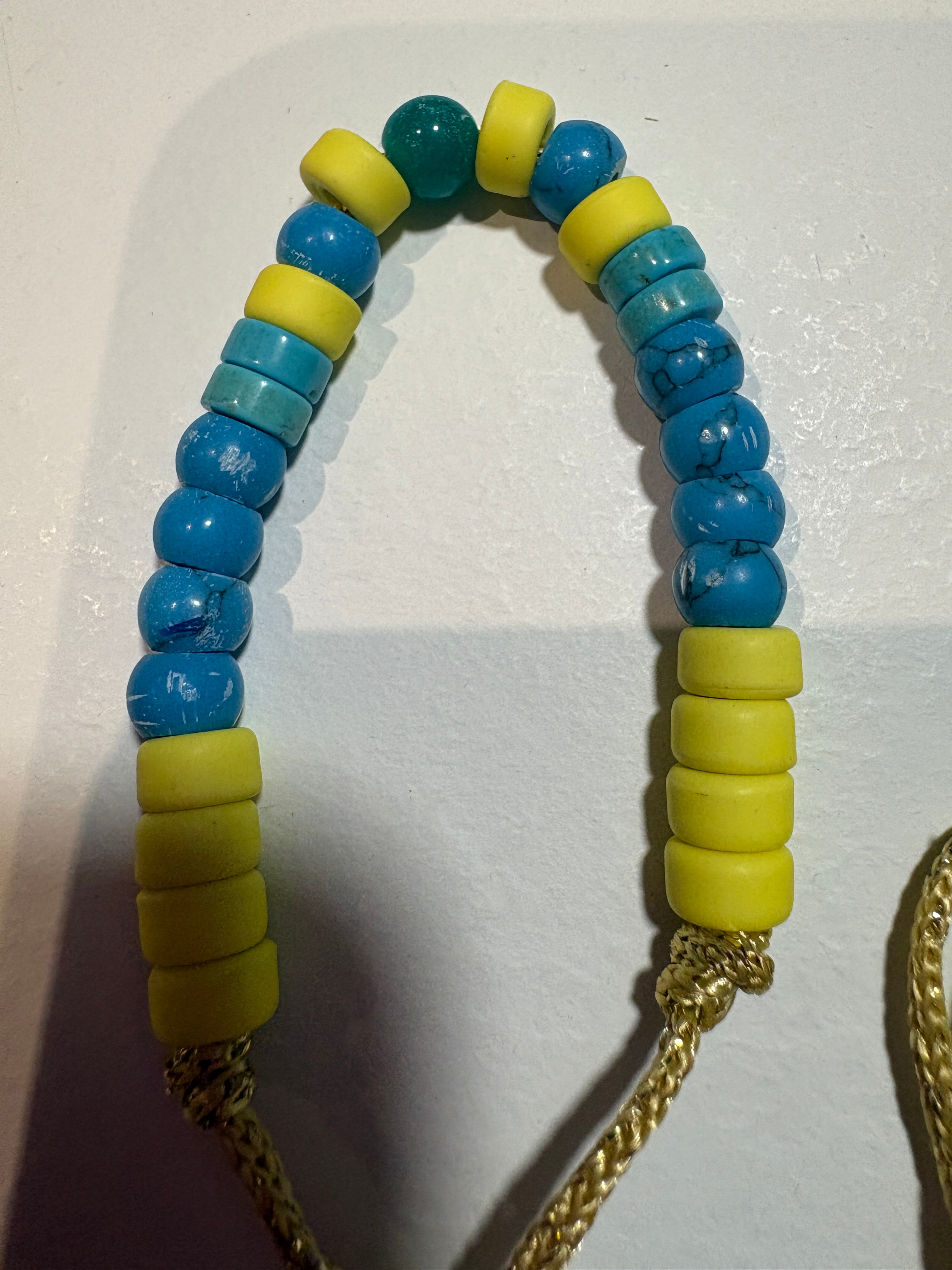 Bracciale con beads colorati