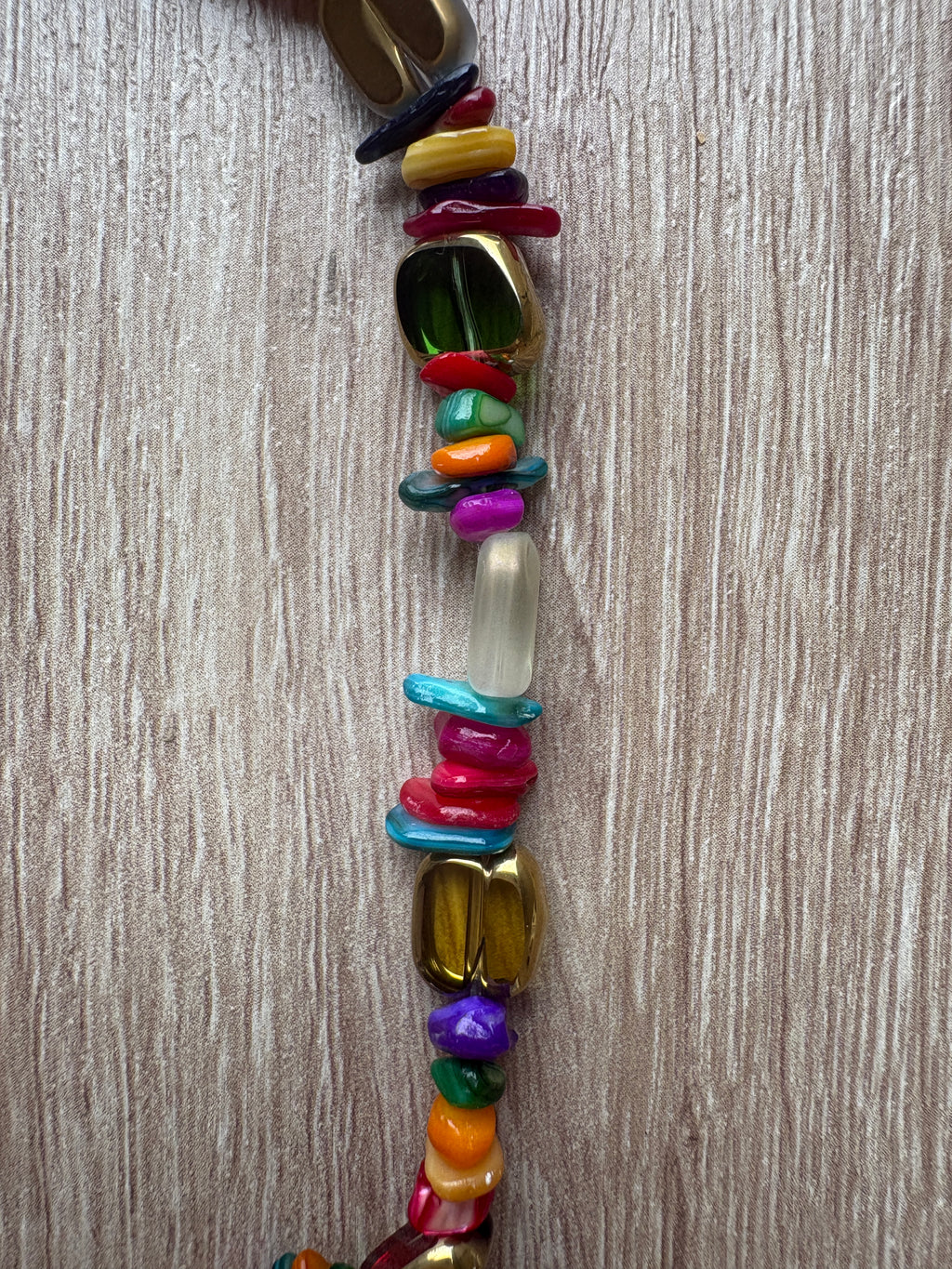 Collana scaglie madreperla e cristalli