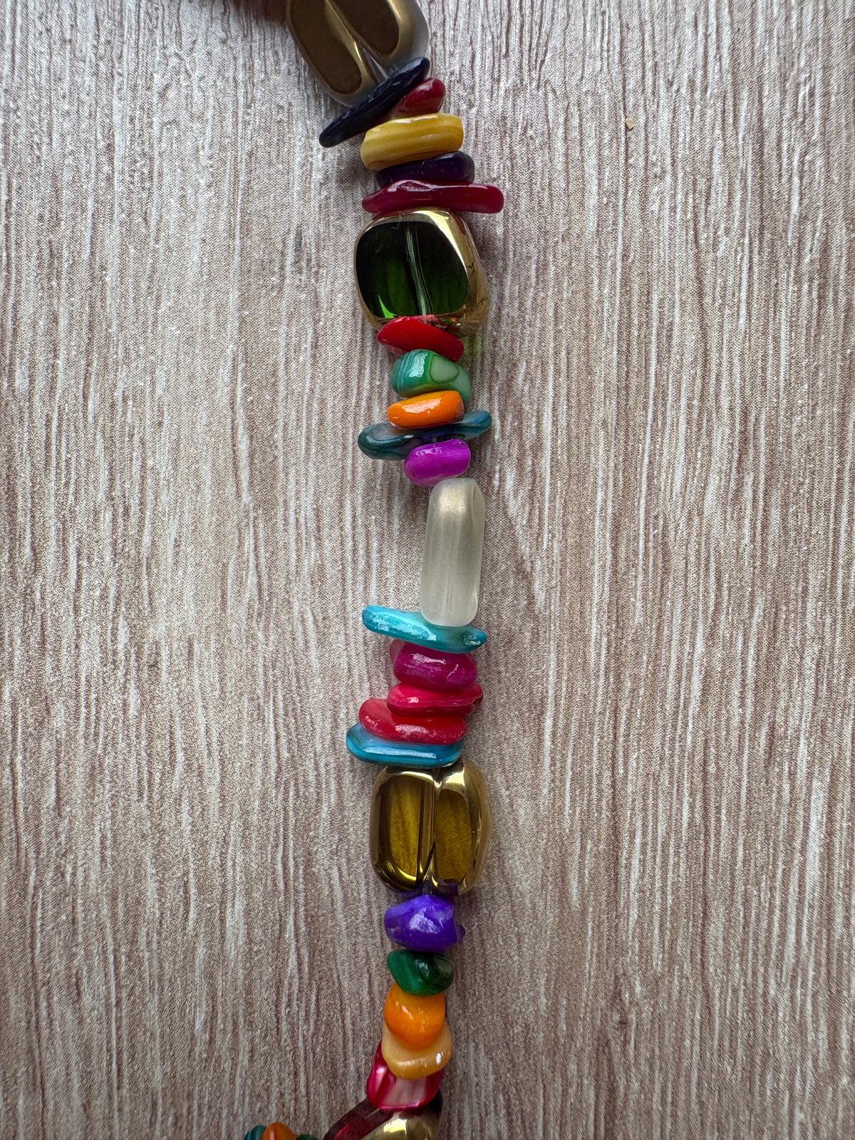 Collana scaglie madreperla e cristalli