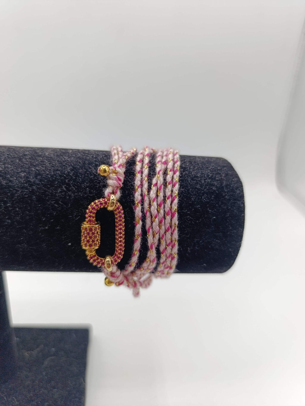 Collana con moschettone e filo colorato