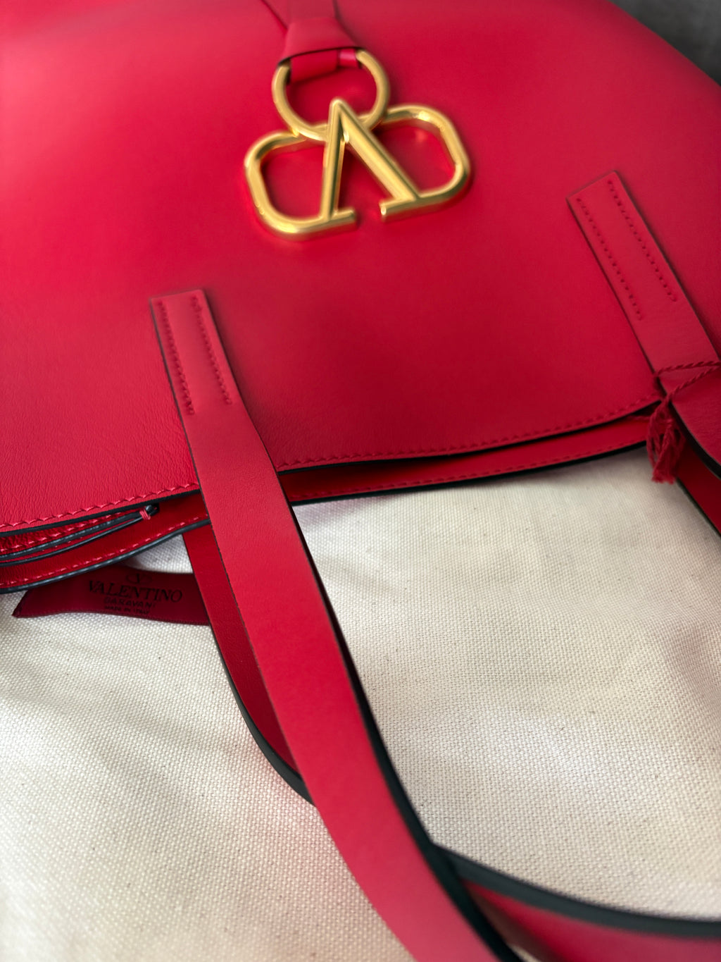 Valentino tote V ring