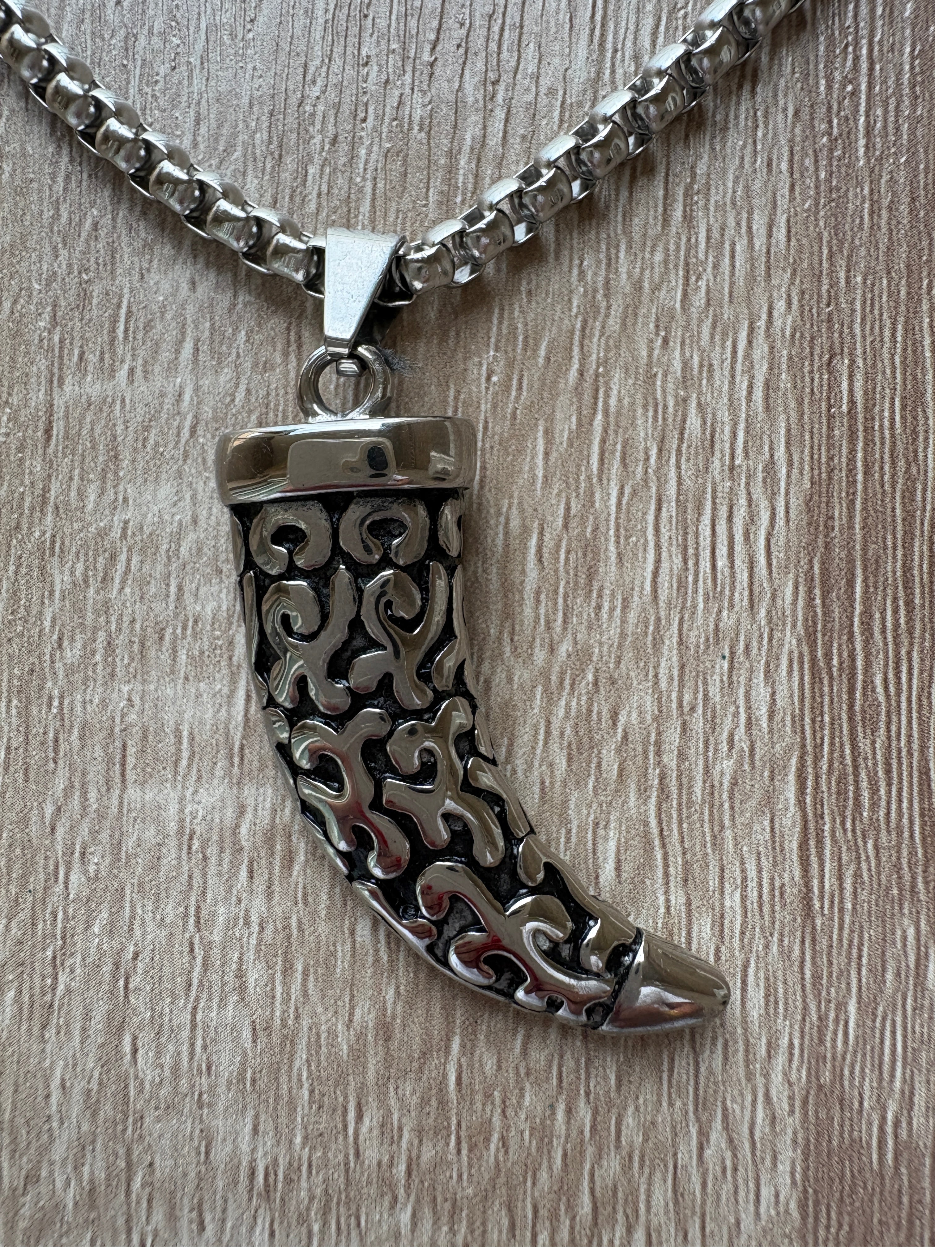 Collana corno in acciaio