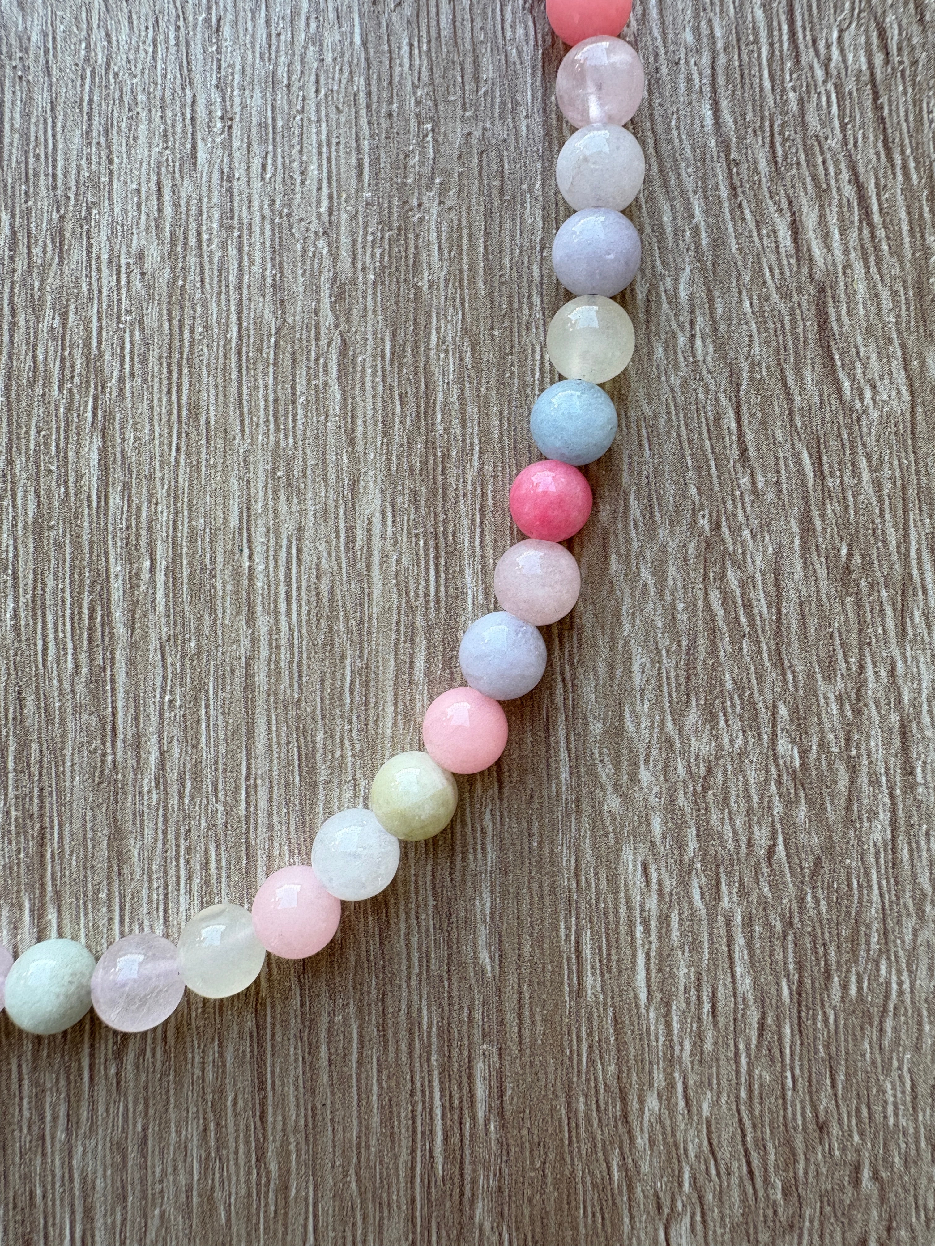 Collana pietre dure sfere in colori pastello