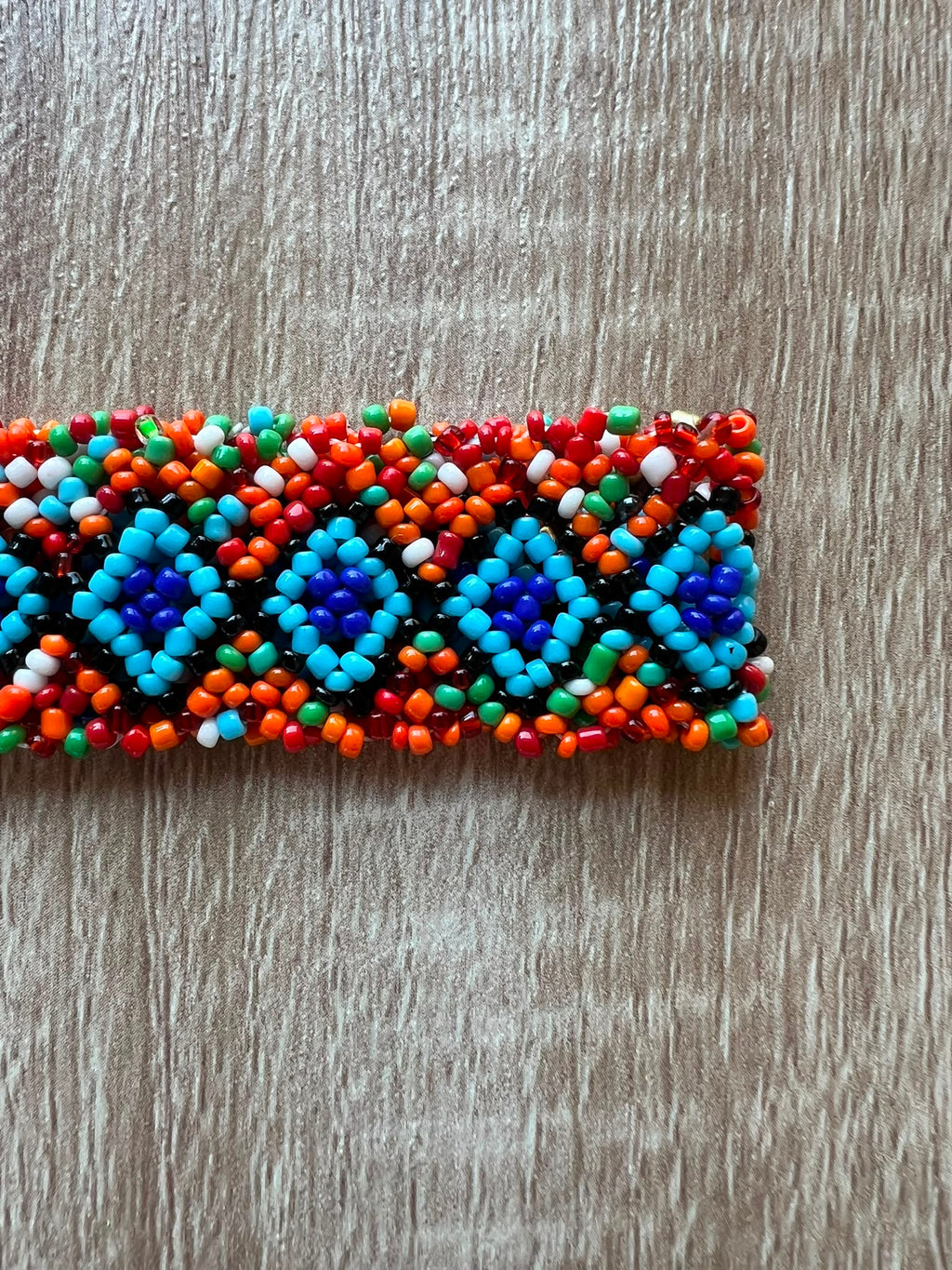 Bracciale ricamato perline
