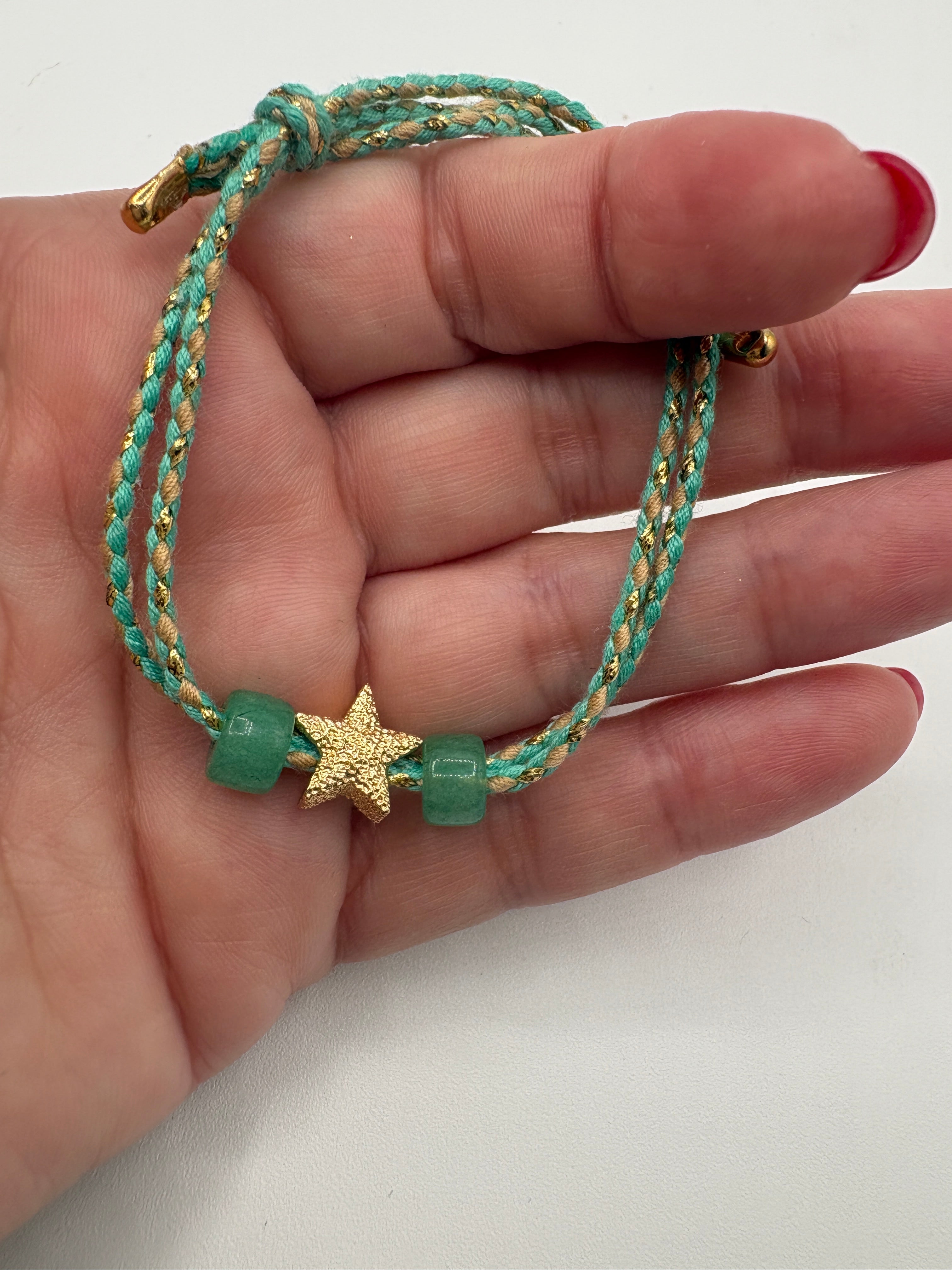 Bracciale beads colorati con stella dorata