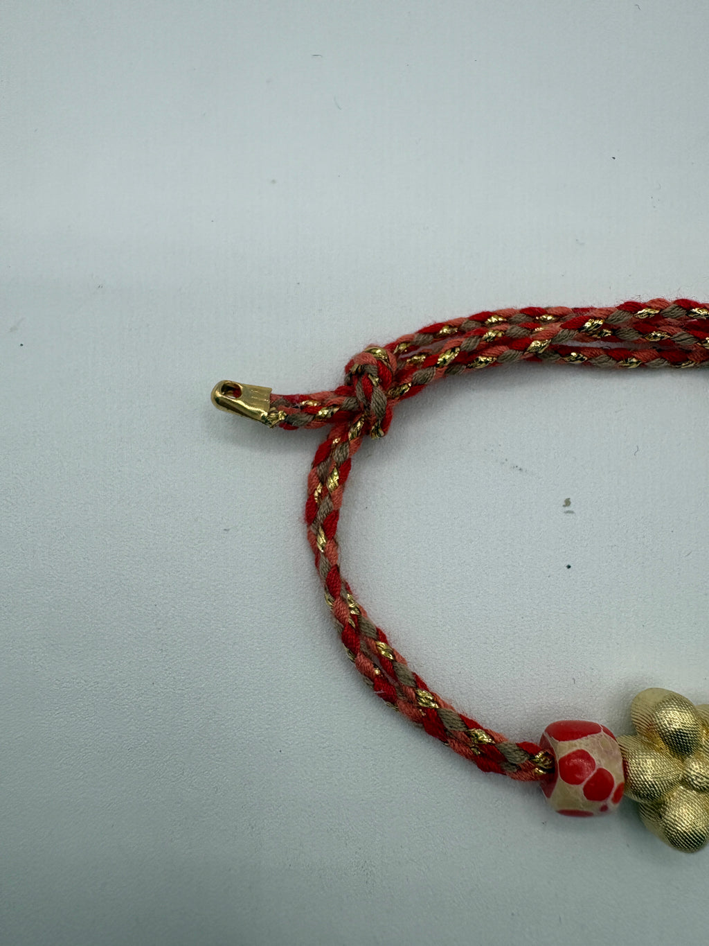 Bracciale beads colorati e fiore dorato centrale