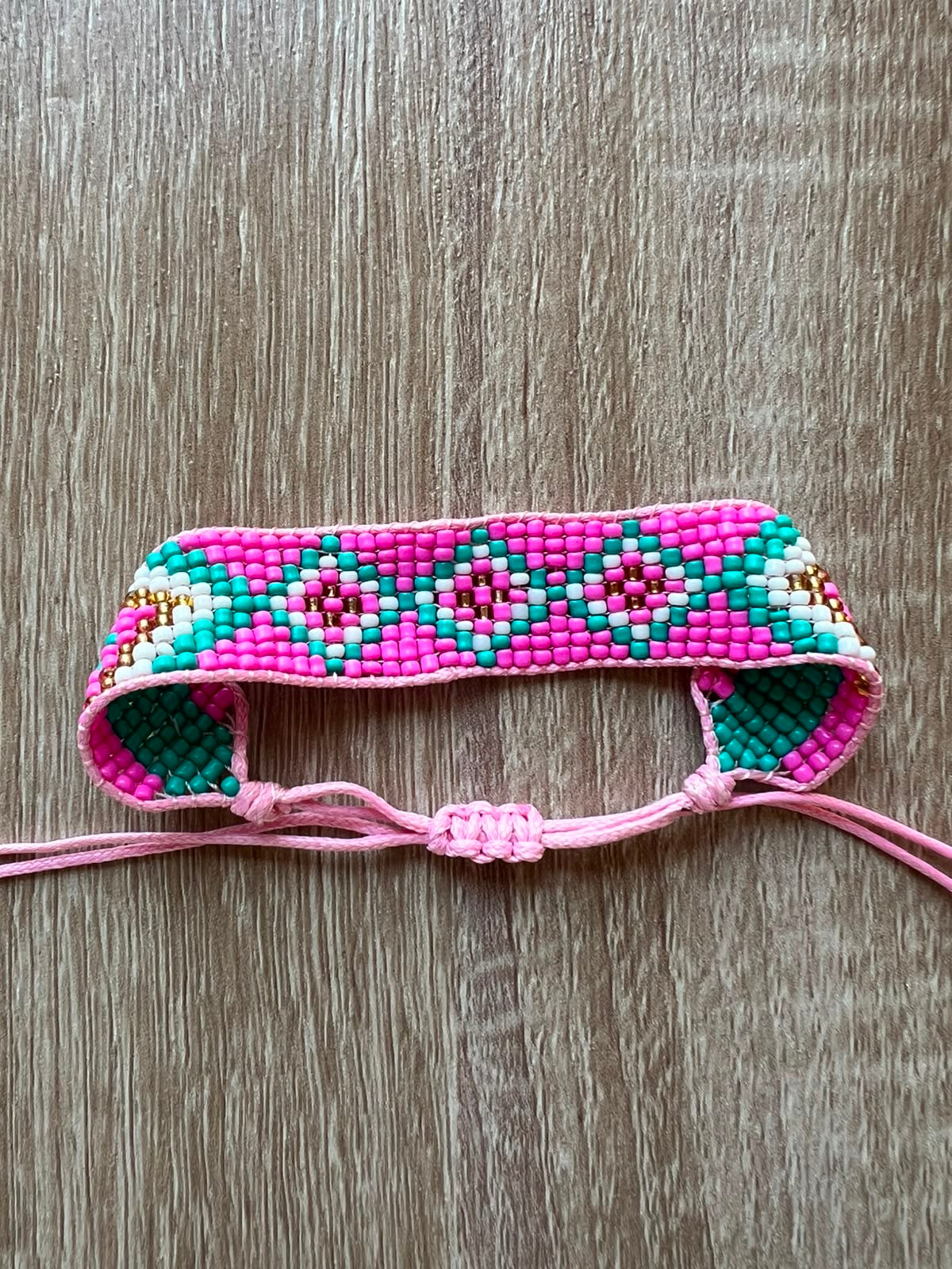Bracciale in perline ricamato