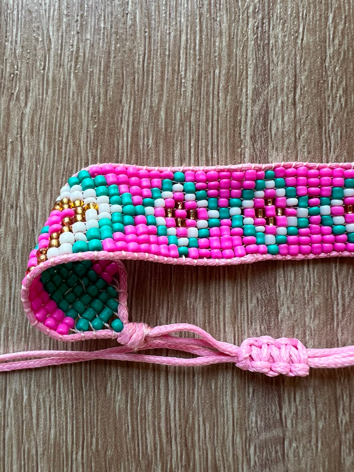 Bracciale in perline ricamato